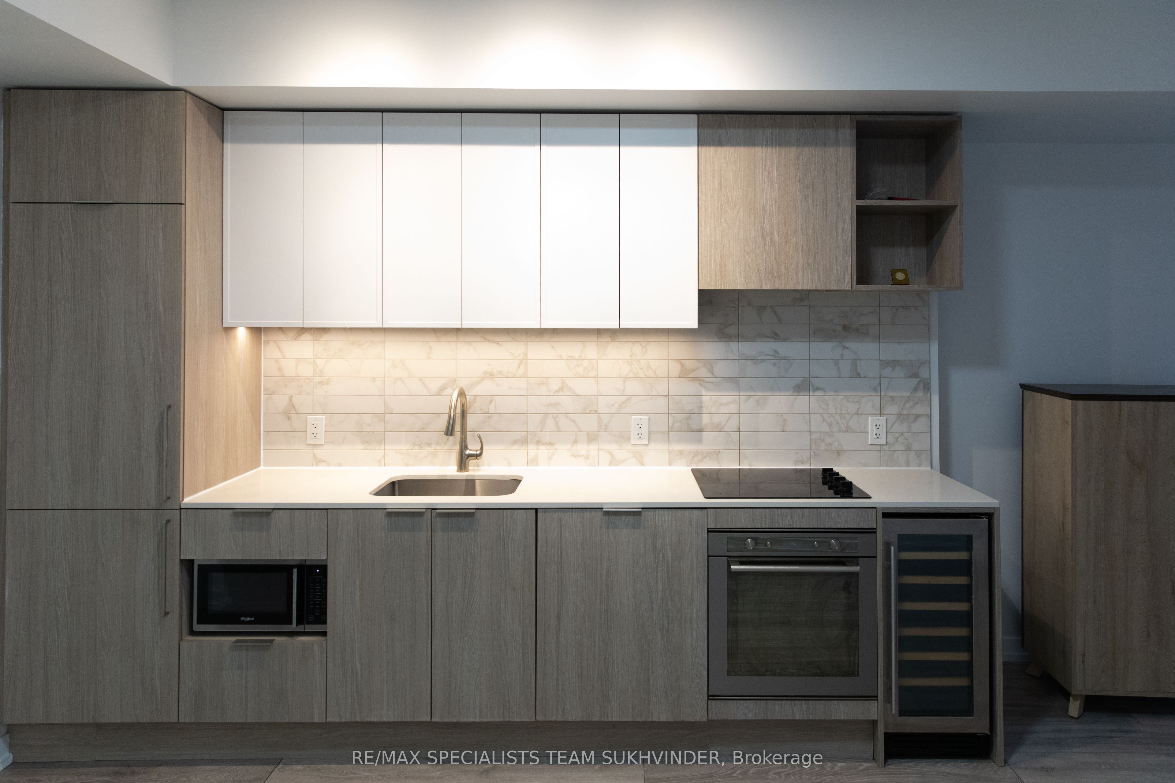 2020 Bathurst Street 637 Property Photo 1