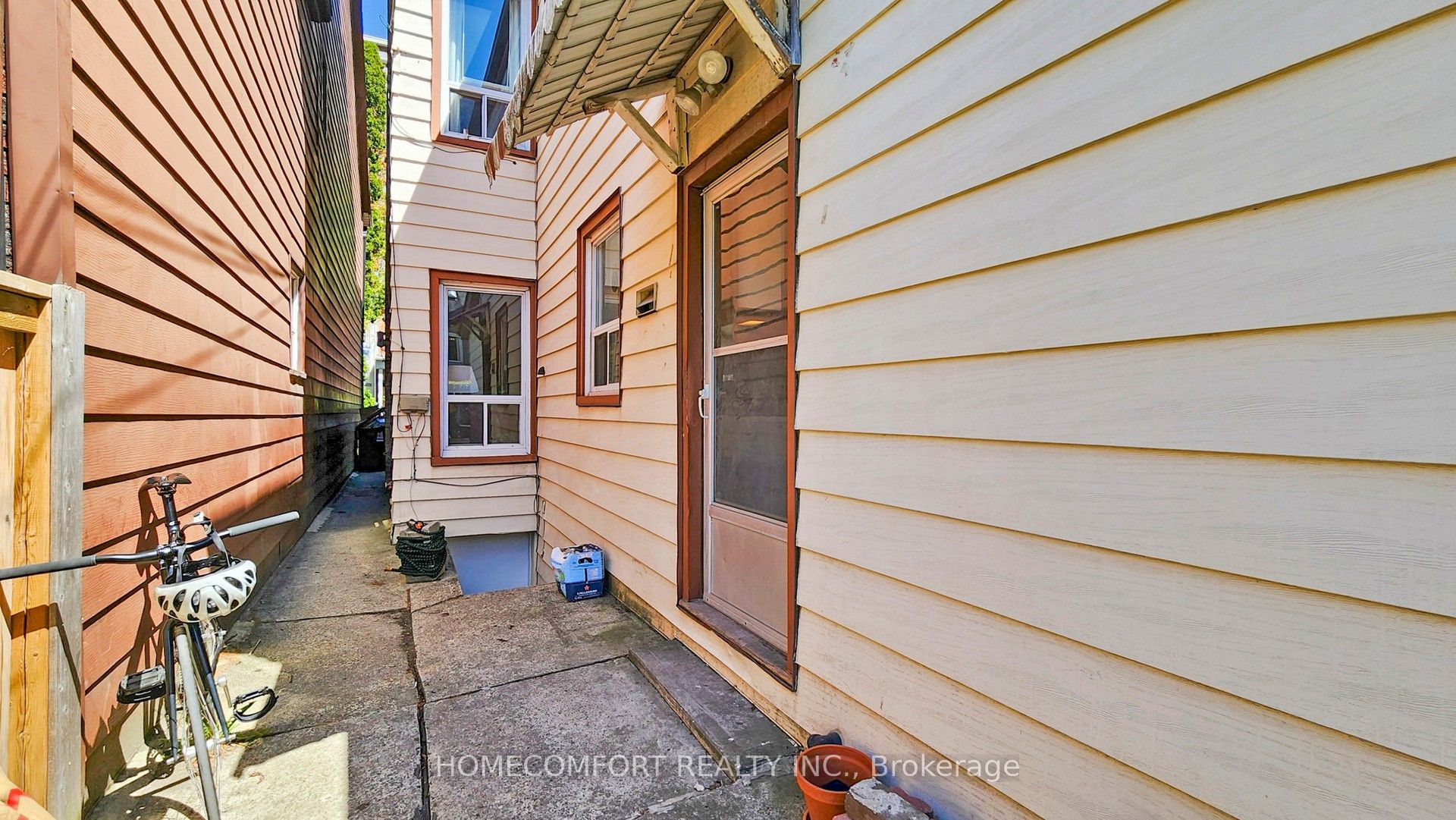 230 Robert Street Property Photo 43
