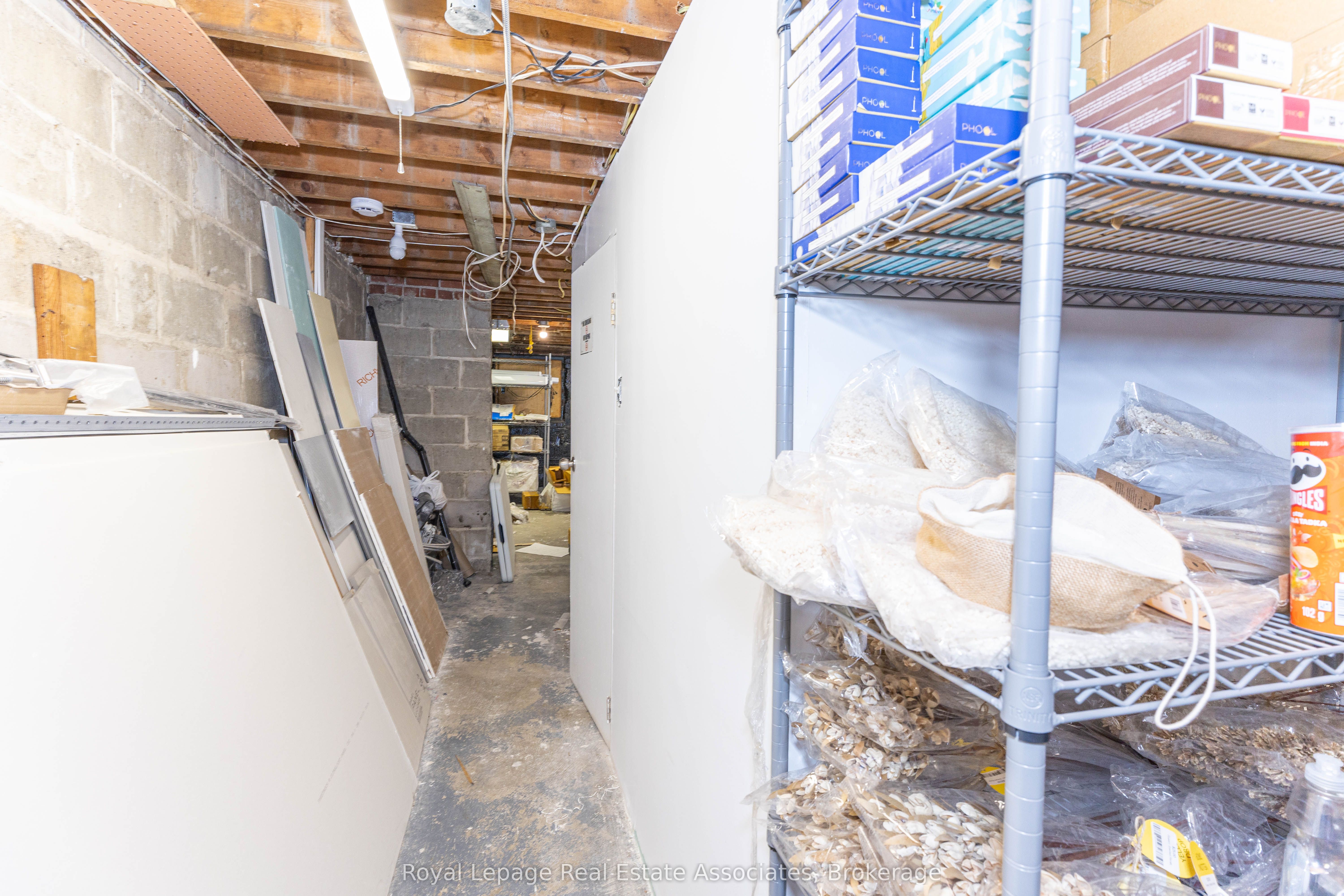 618 Queen Street W Property Photo 15