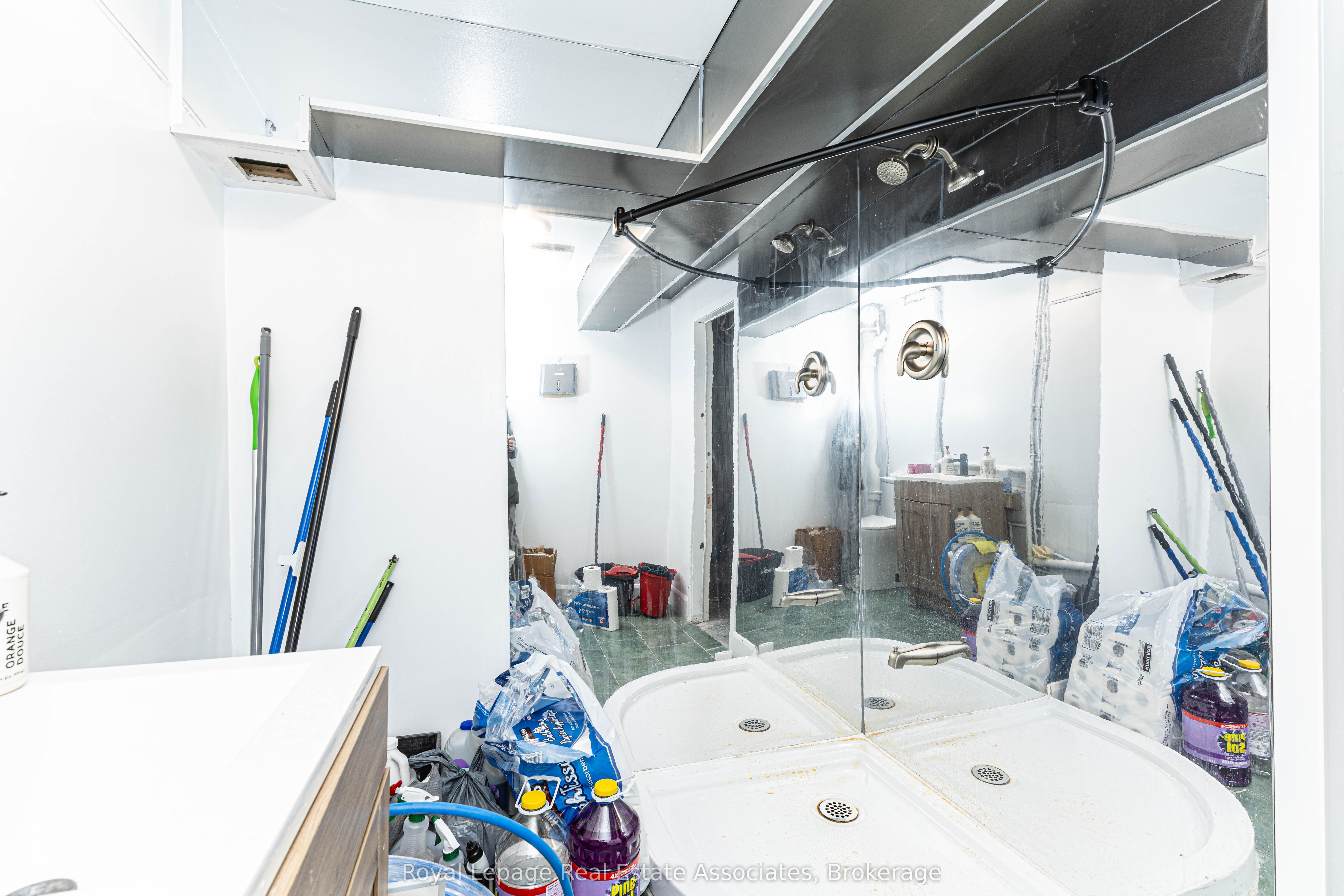 618 Queen Street W Property Photo 19