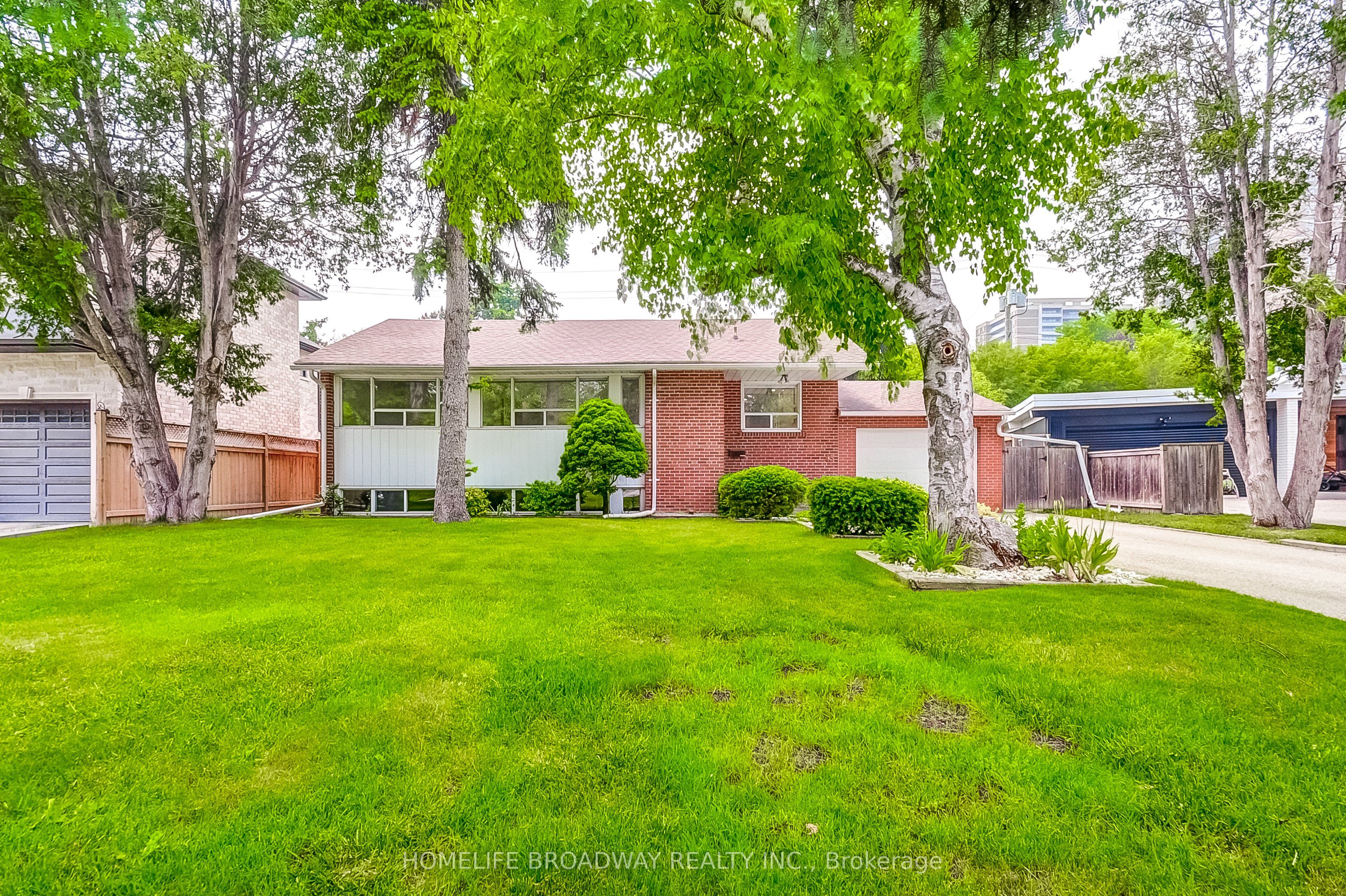 45 Hurlingham Crescent Property Photo 1