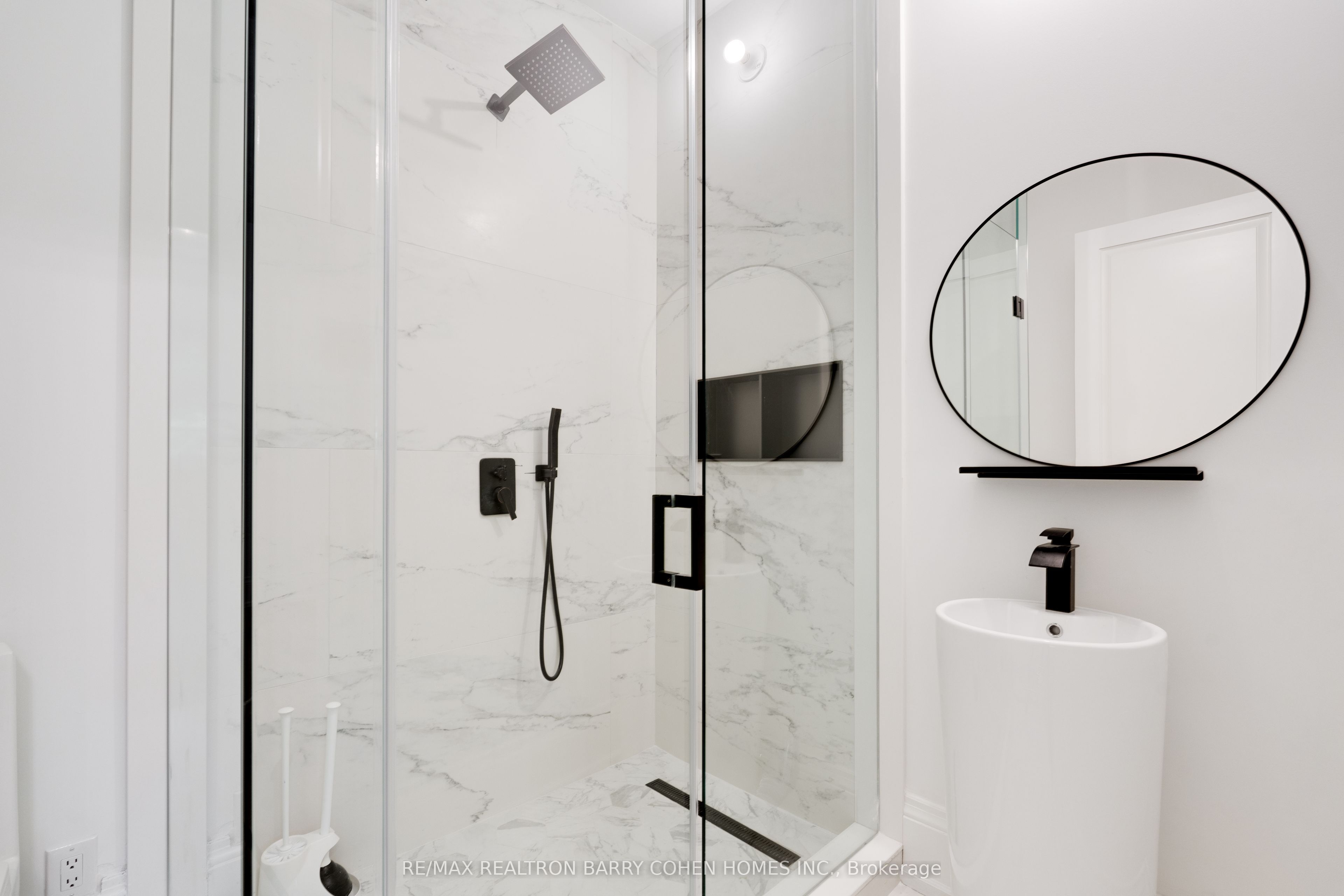 67 Montressor Drive N Property Photo 40