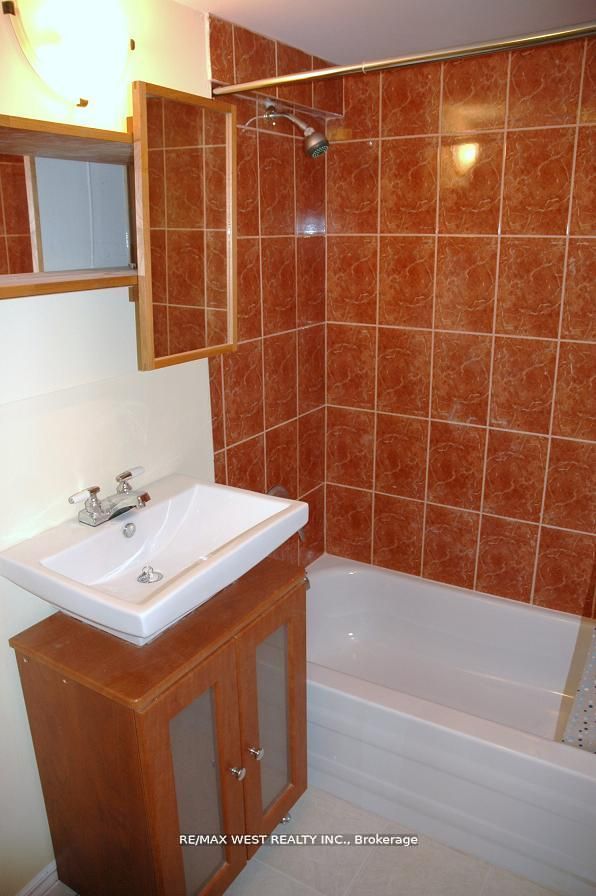 237 Vaughan Road Bsmt Property Photo 11