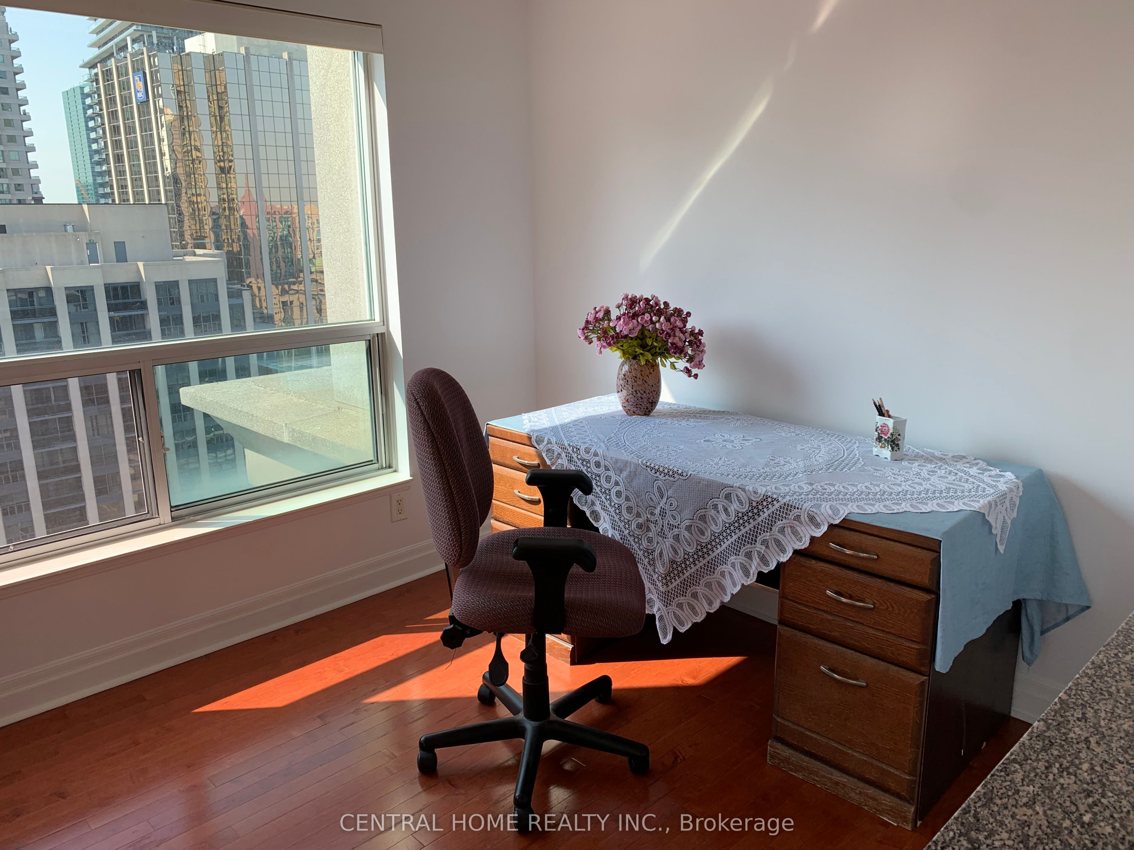 21 Hillcrest Avenue 2203 Property Photo 1
