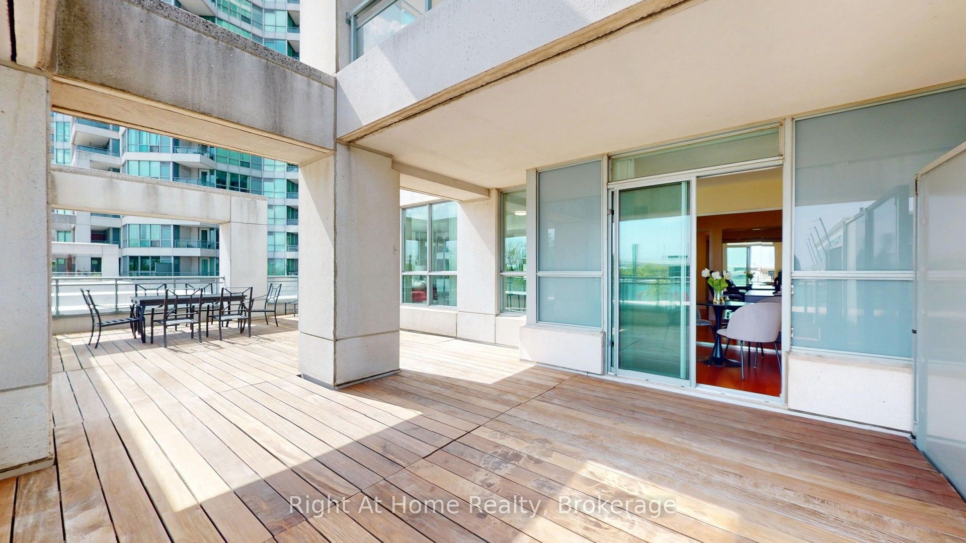 228 Queens Quay W 209 Property Photo 9