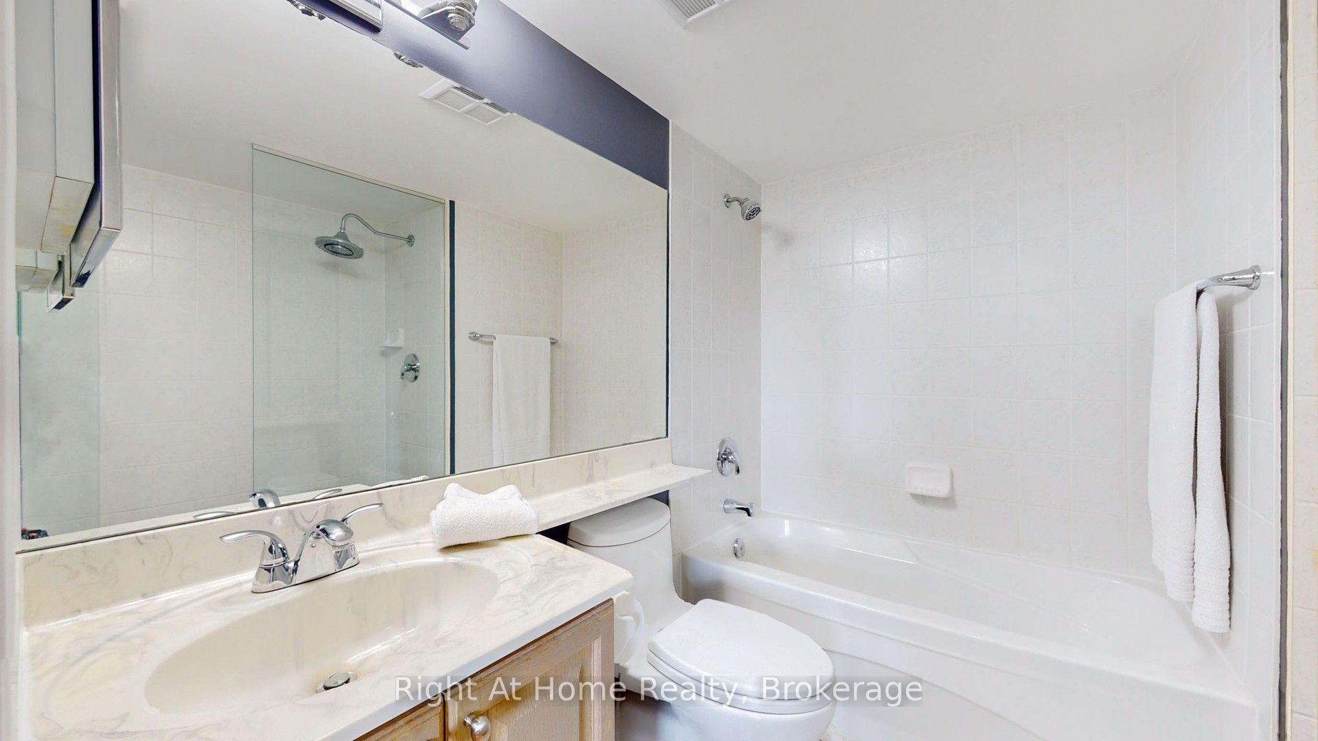 228 Queens Quay W 209 Property Photo 16