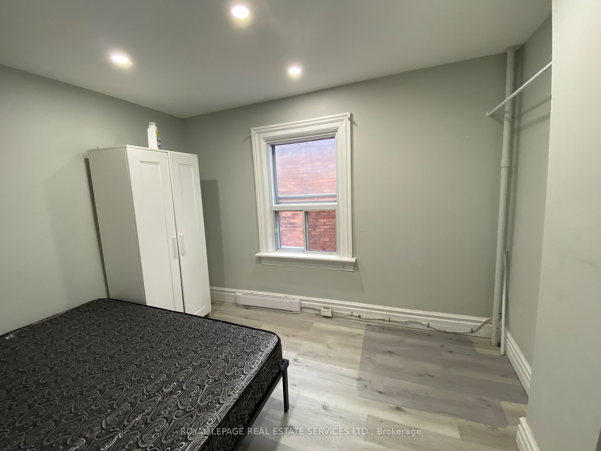 206 Carlton Street 203 Property Photo 2