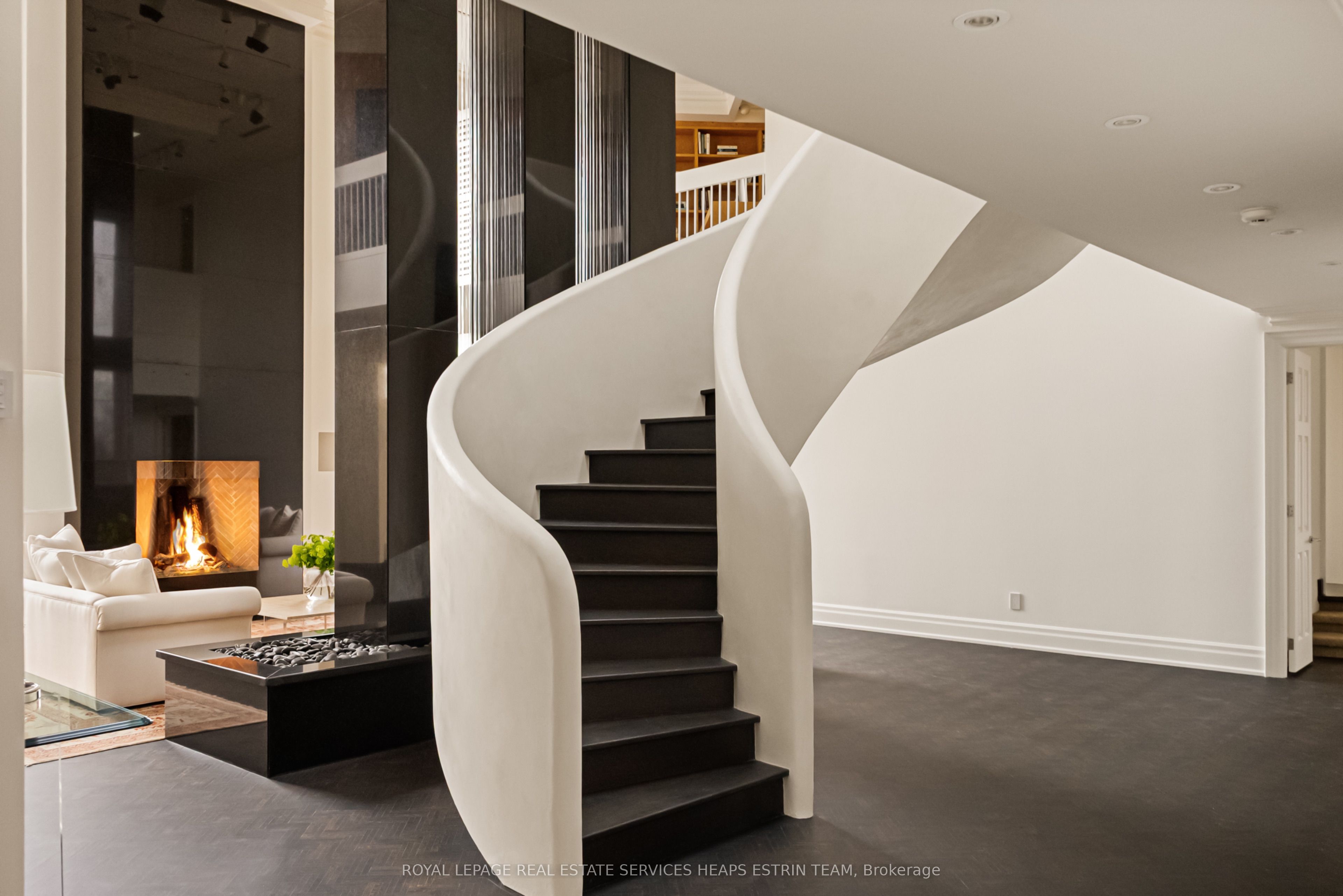 2 Lynwood Avenue PH1