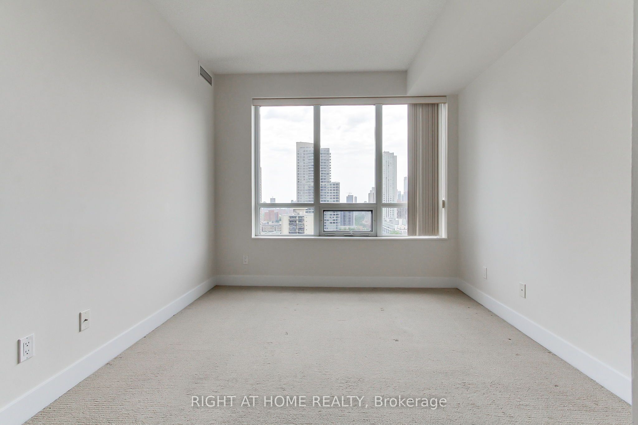 28 Linden Street 1405 Property Photo 26