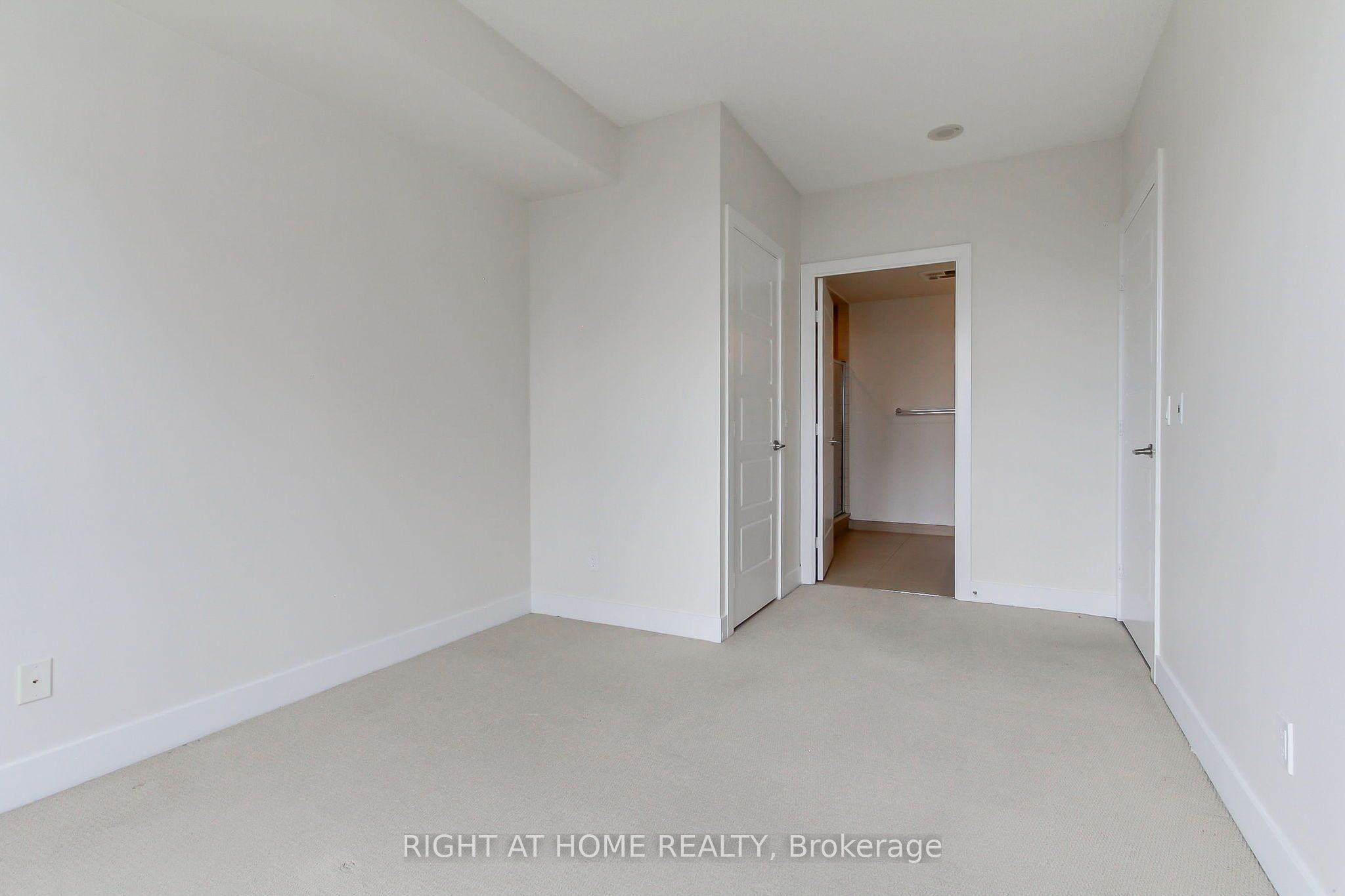 28 Linden Street 1405 Property Photo 27