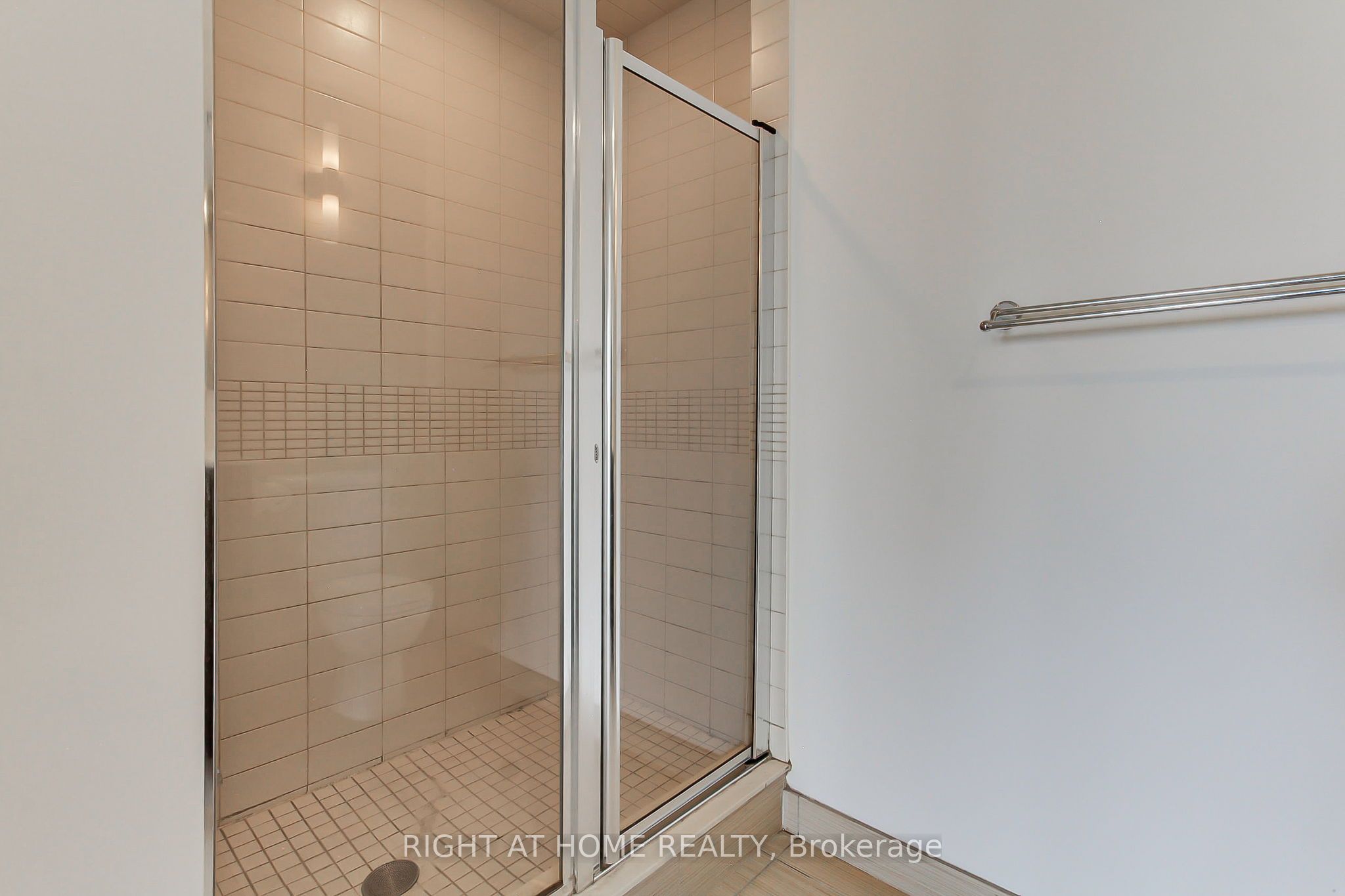 28 Linden Street 1405 Property Photo 29