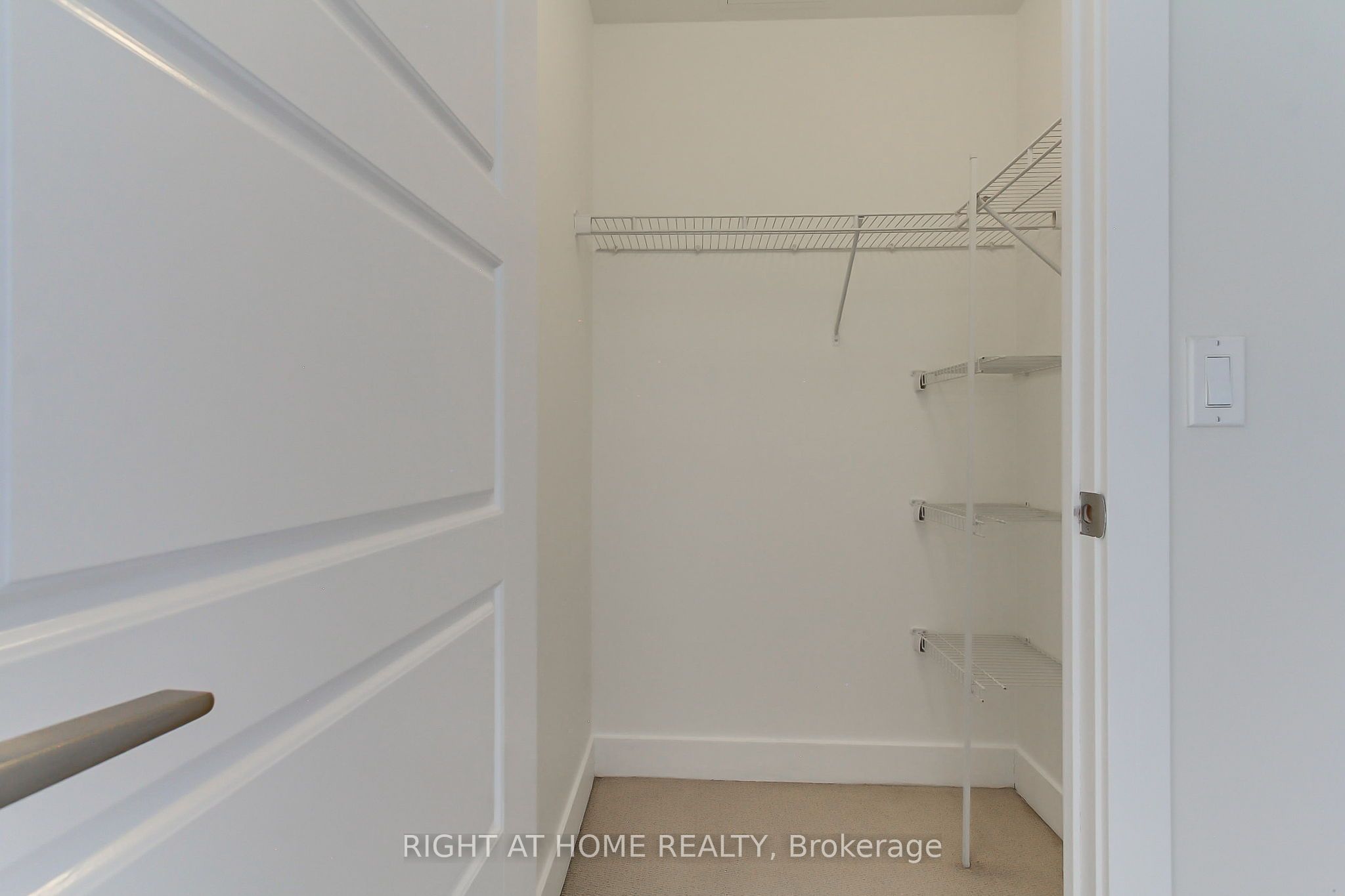 28 Linden Street 1405 Property Photo 31