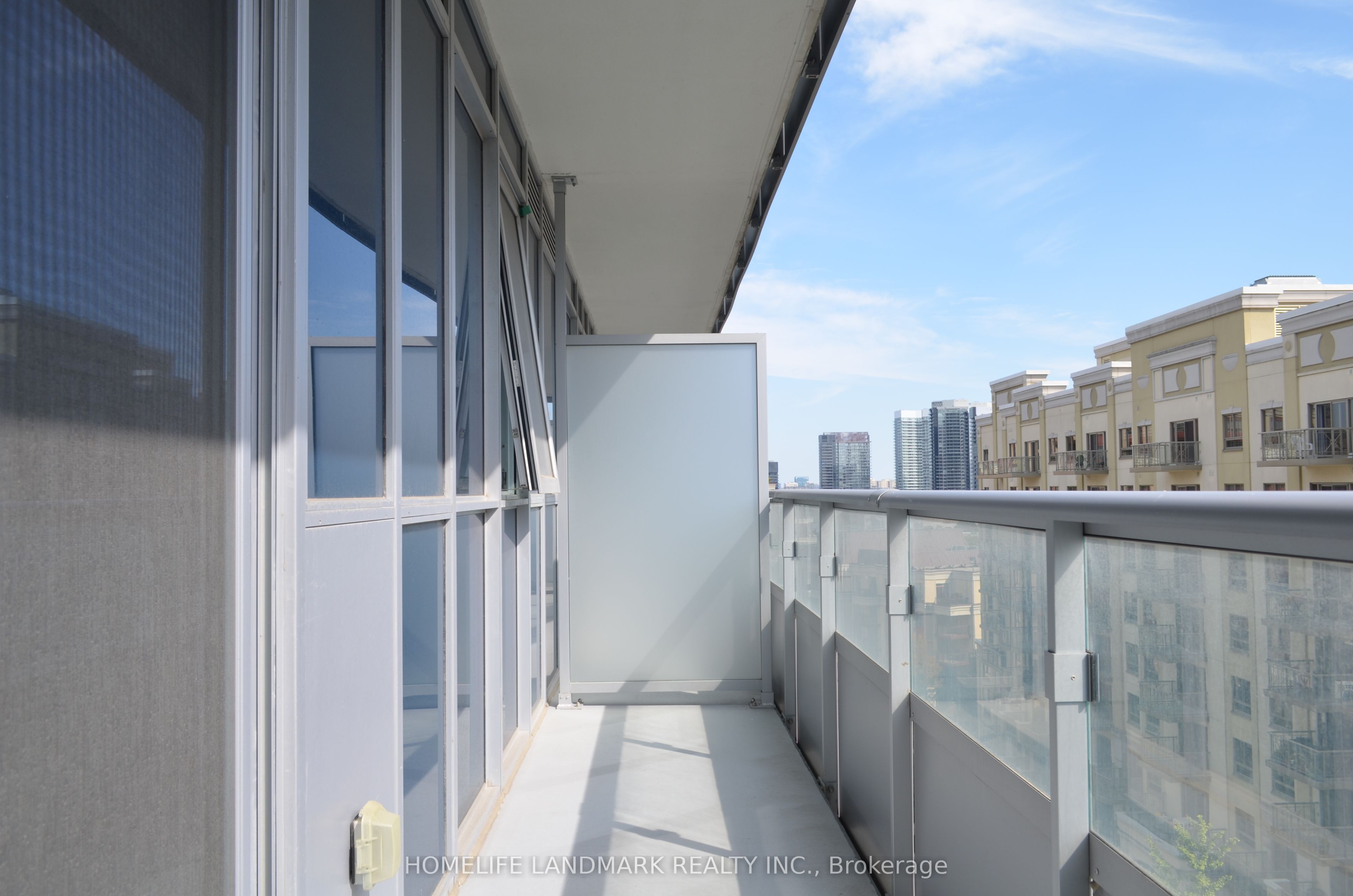 591 Sheppard Avenue E 808