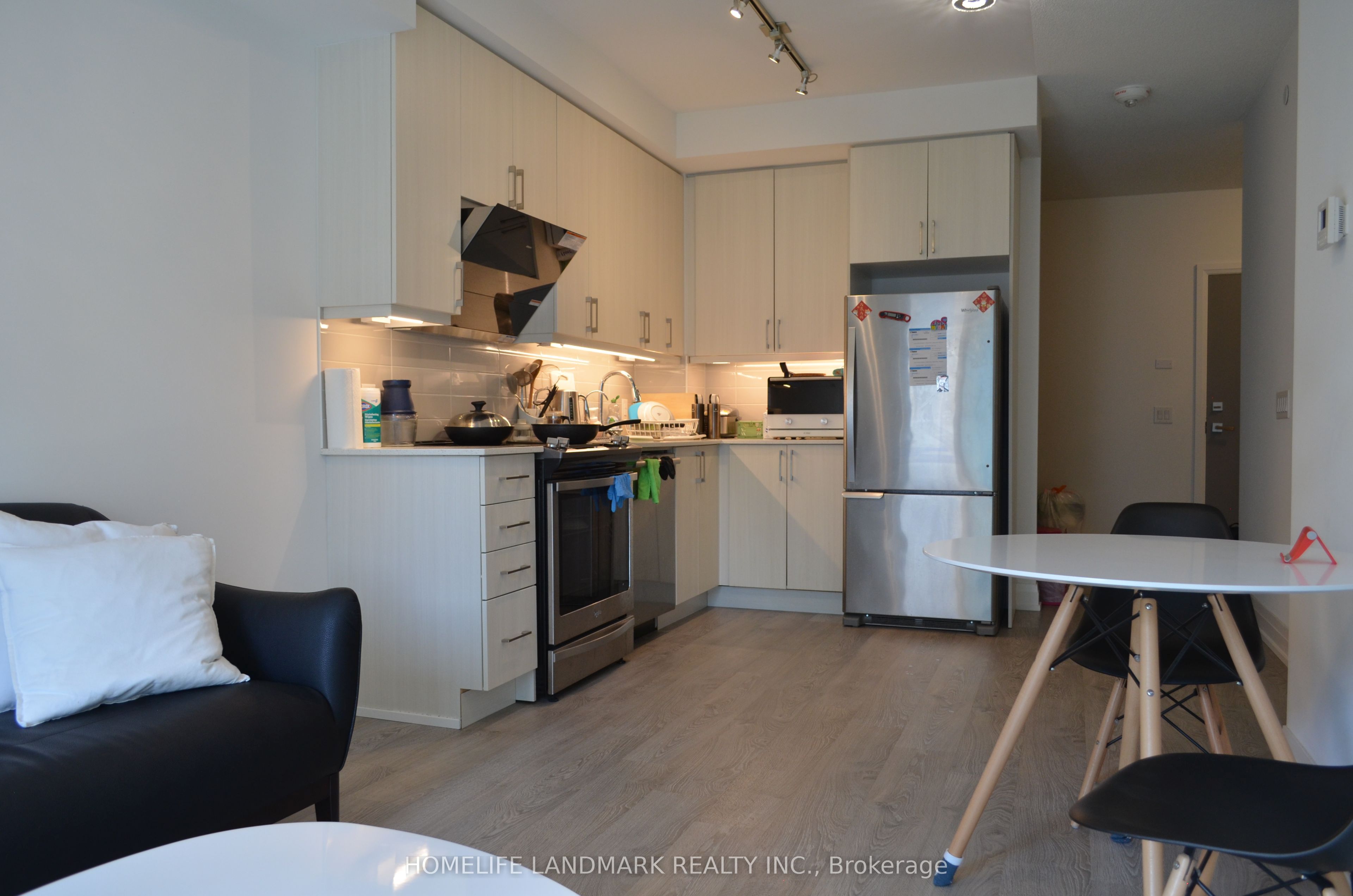 591 Sheppard Avenue E 808 Property Photo 2