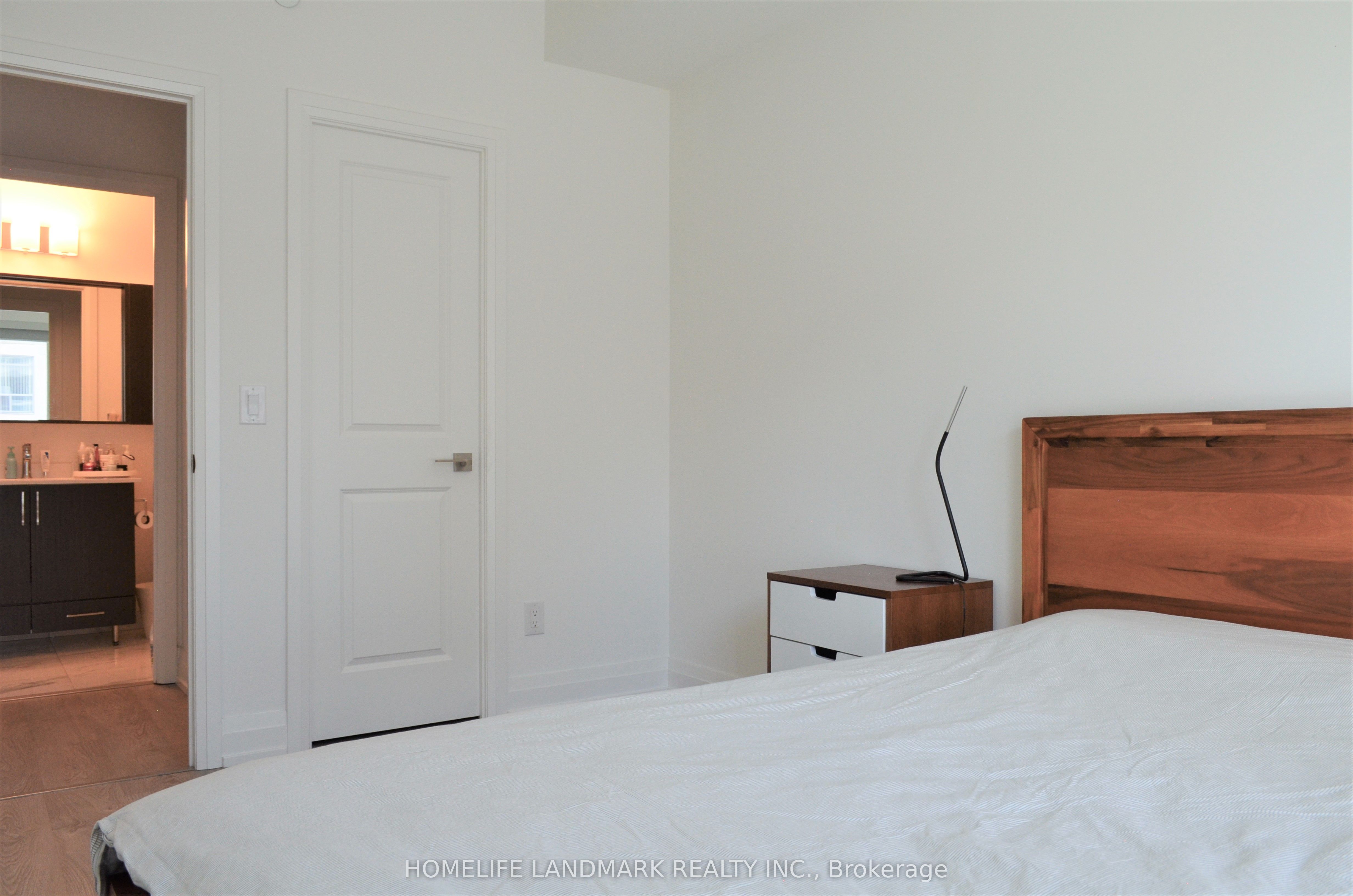 591 Sheppard Avenue E 808 Property Photo 8