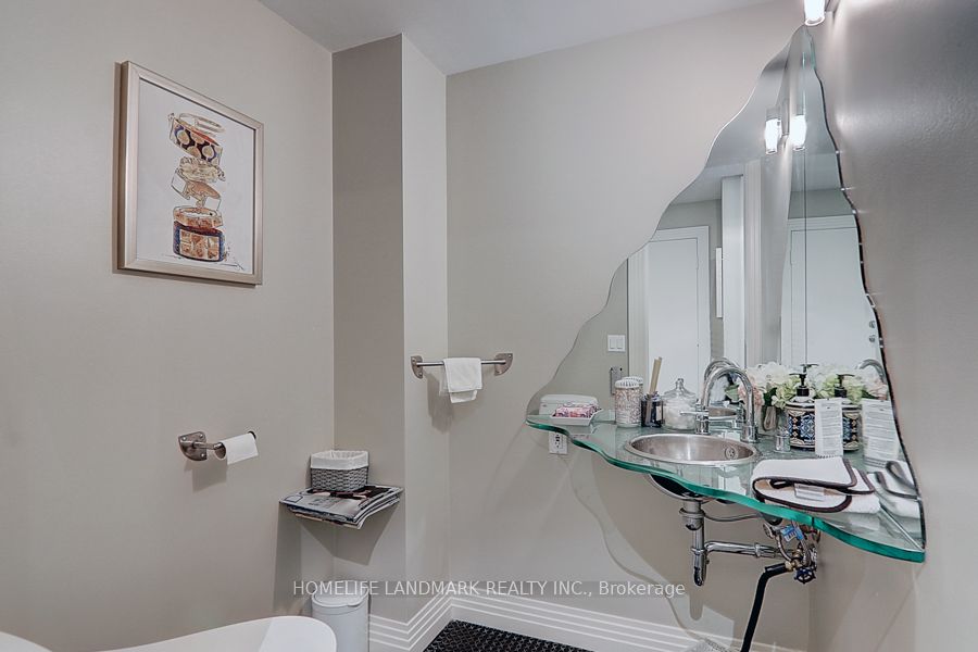 35 Gardiner Road E Property Photo 12