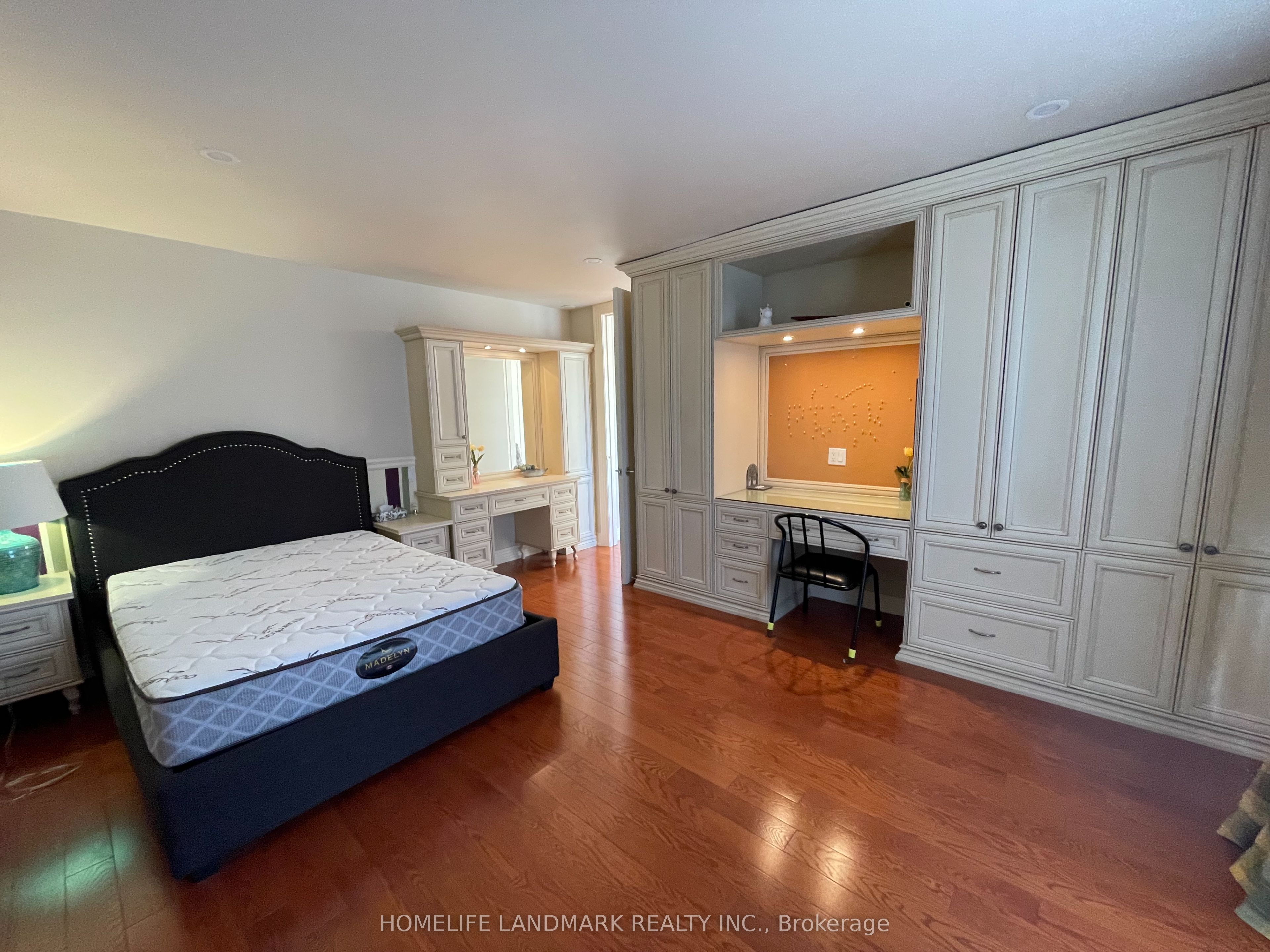 35 Gardiner Road E Property Photo 23