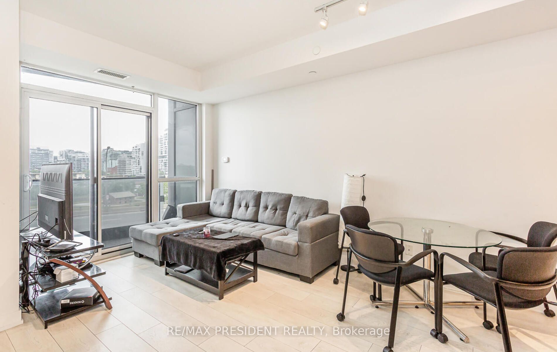 50 Bruyeres Mews 901 Property Photo 14