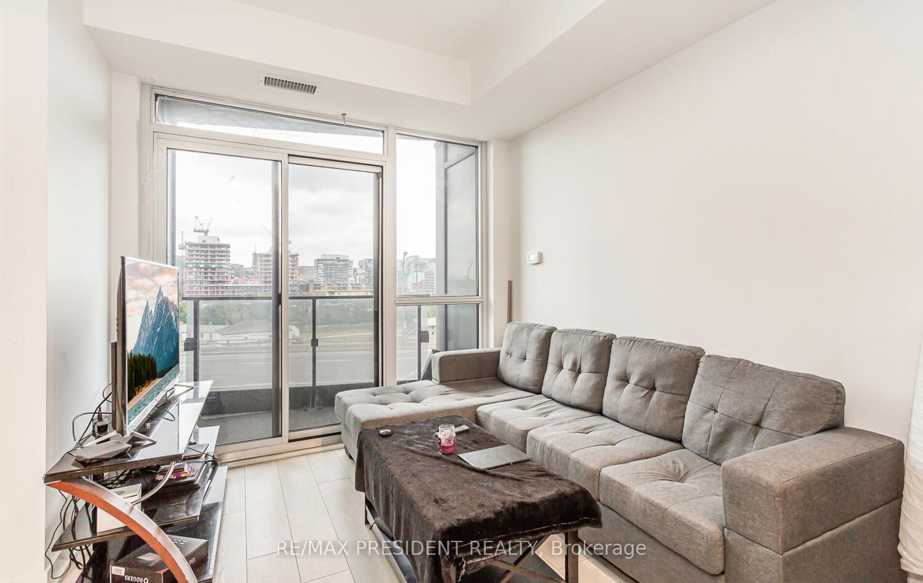 50 Bruyeres Mews 901 Property Photo 15