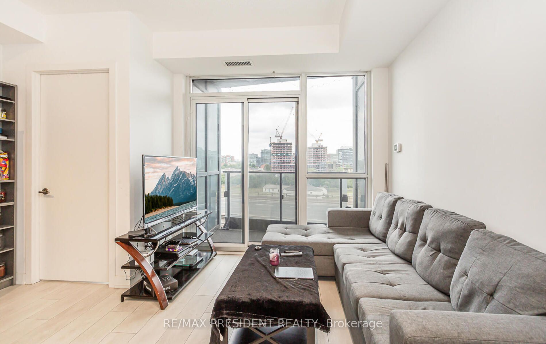 50 Bruyeres Mews 901 Property Photo 16