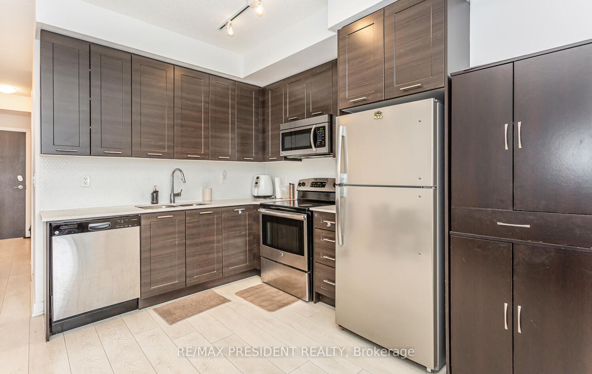 50 Bruyeres Mews 901 Property Photo 19