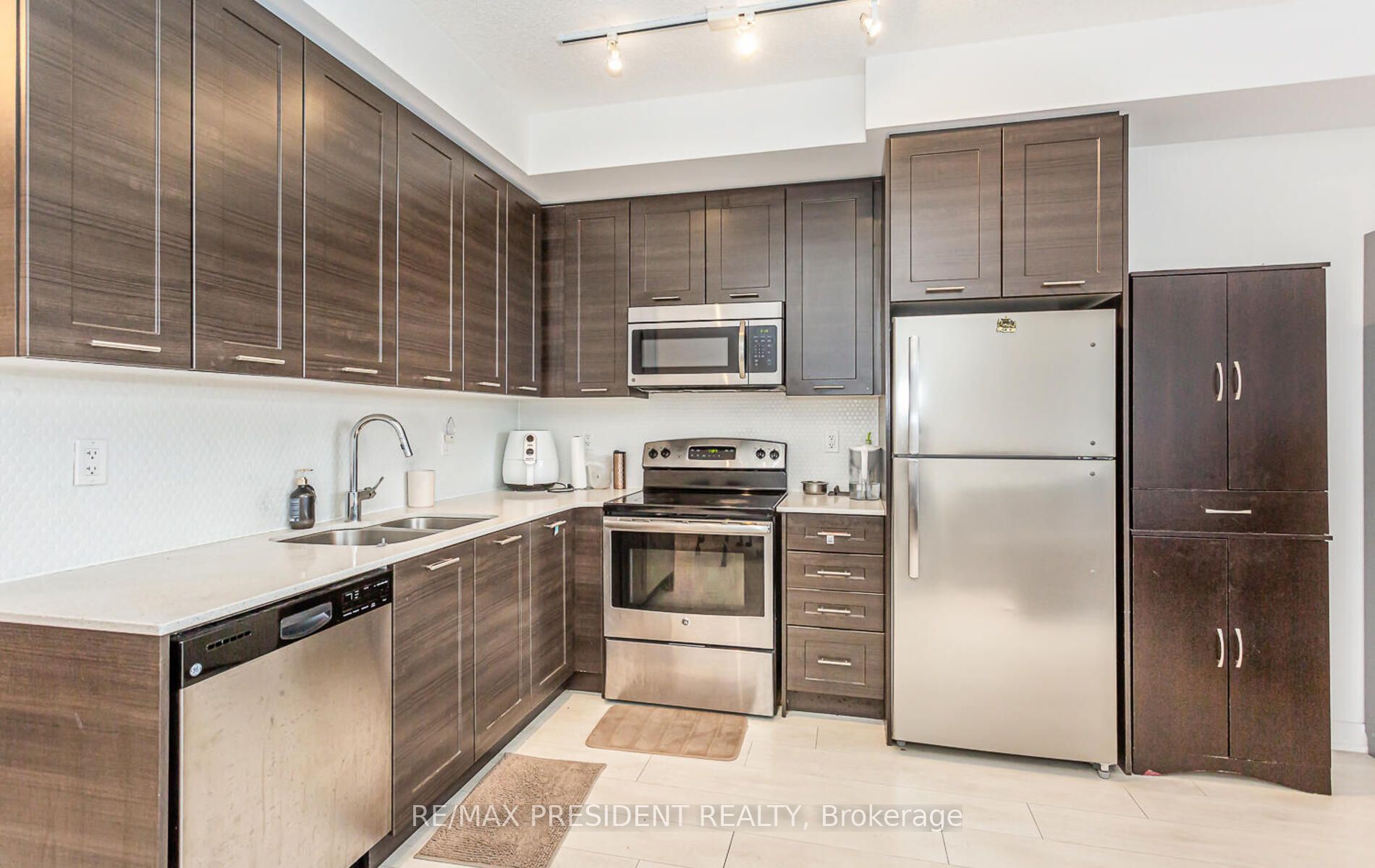 50 Bruyeres Mews 901 Property Photo 21