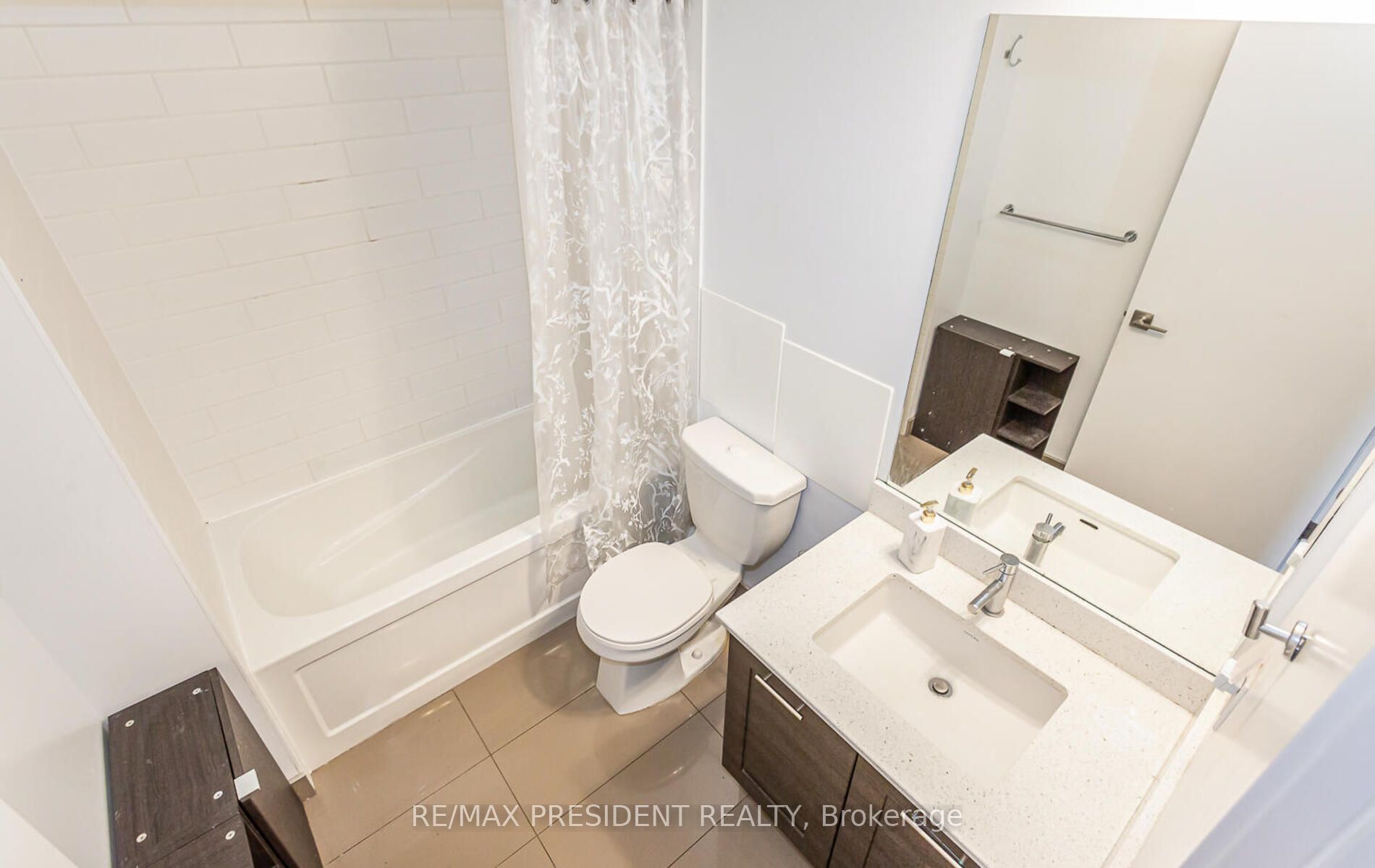 50 Bruyeres Mews 901 Property Photo 27
