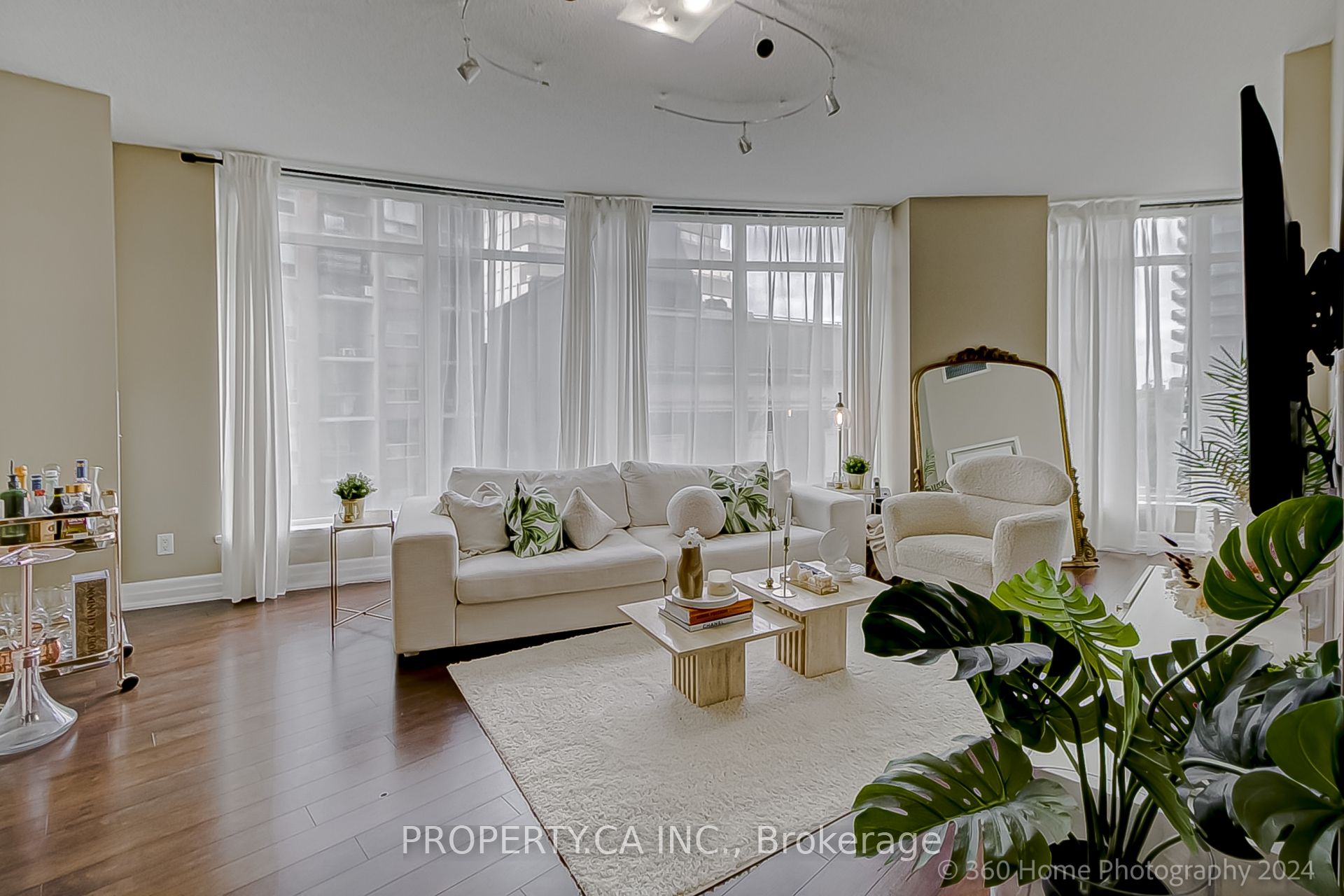 8 Scollard Street 702 Property Photo 1