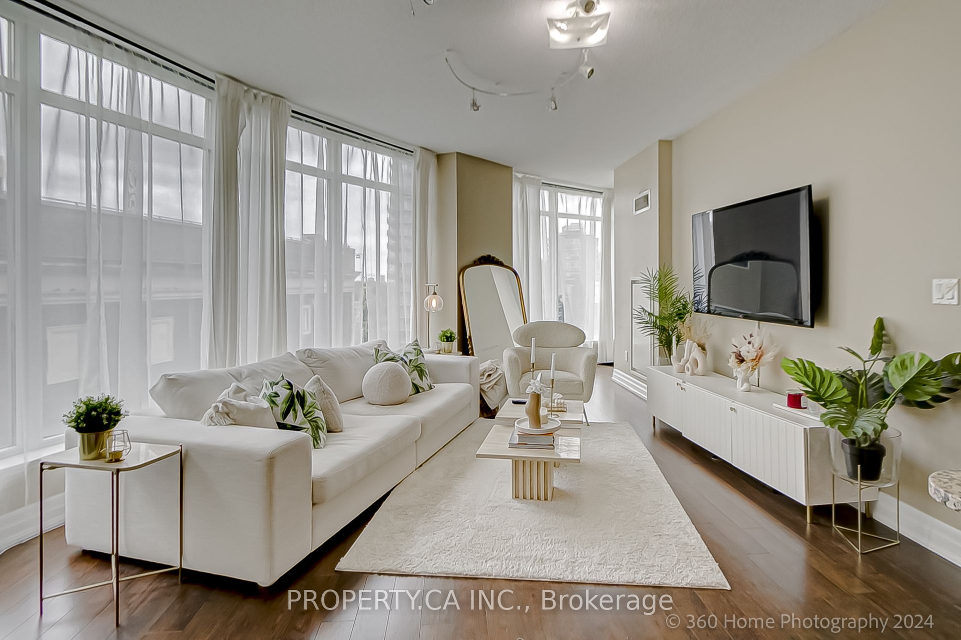 8 Scollard Street 702 Property Photo 2