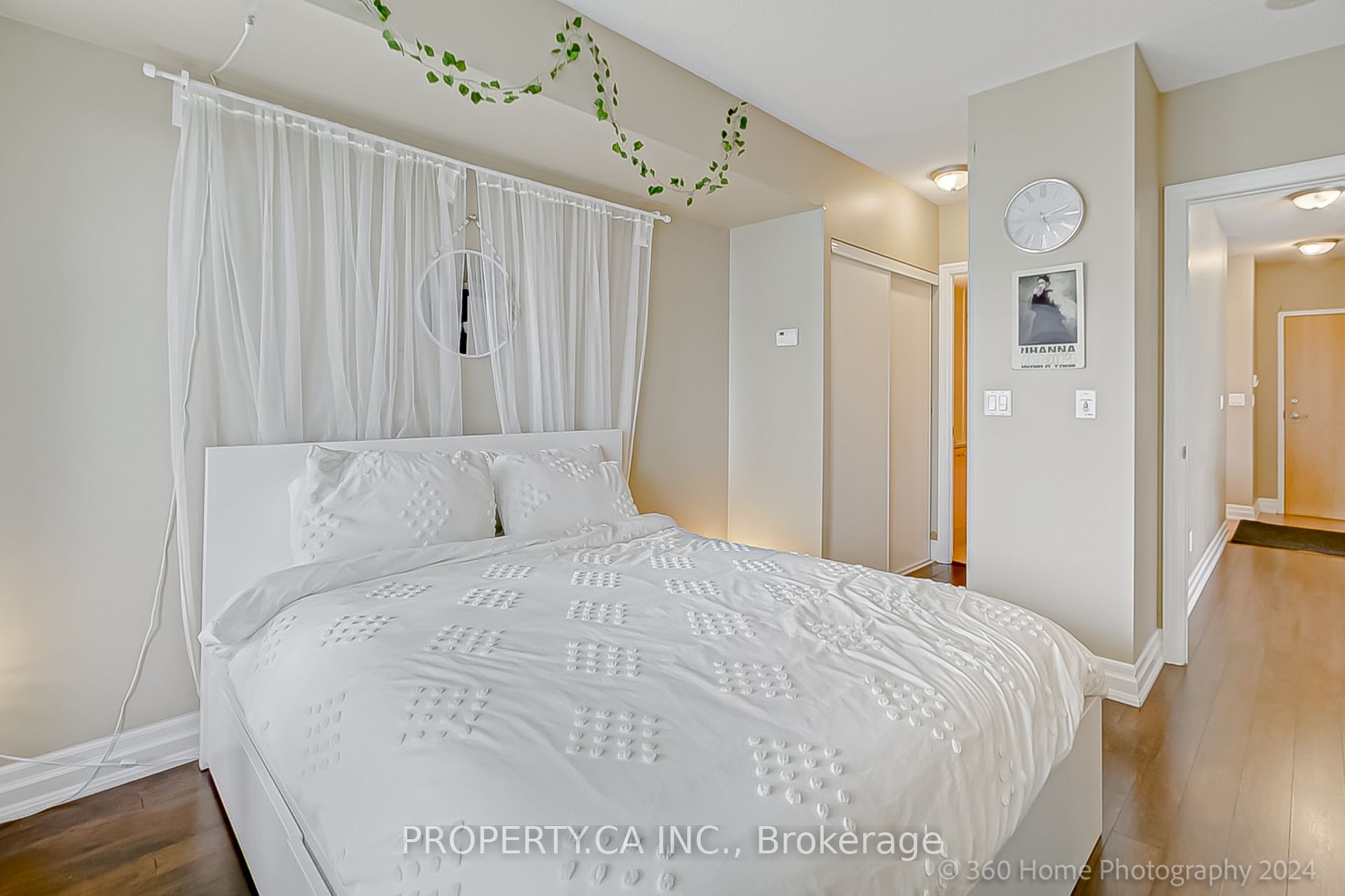 8 Scollard Street 702 Property Photo 5