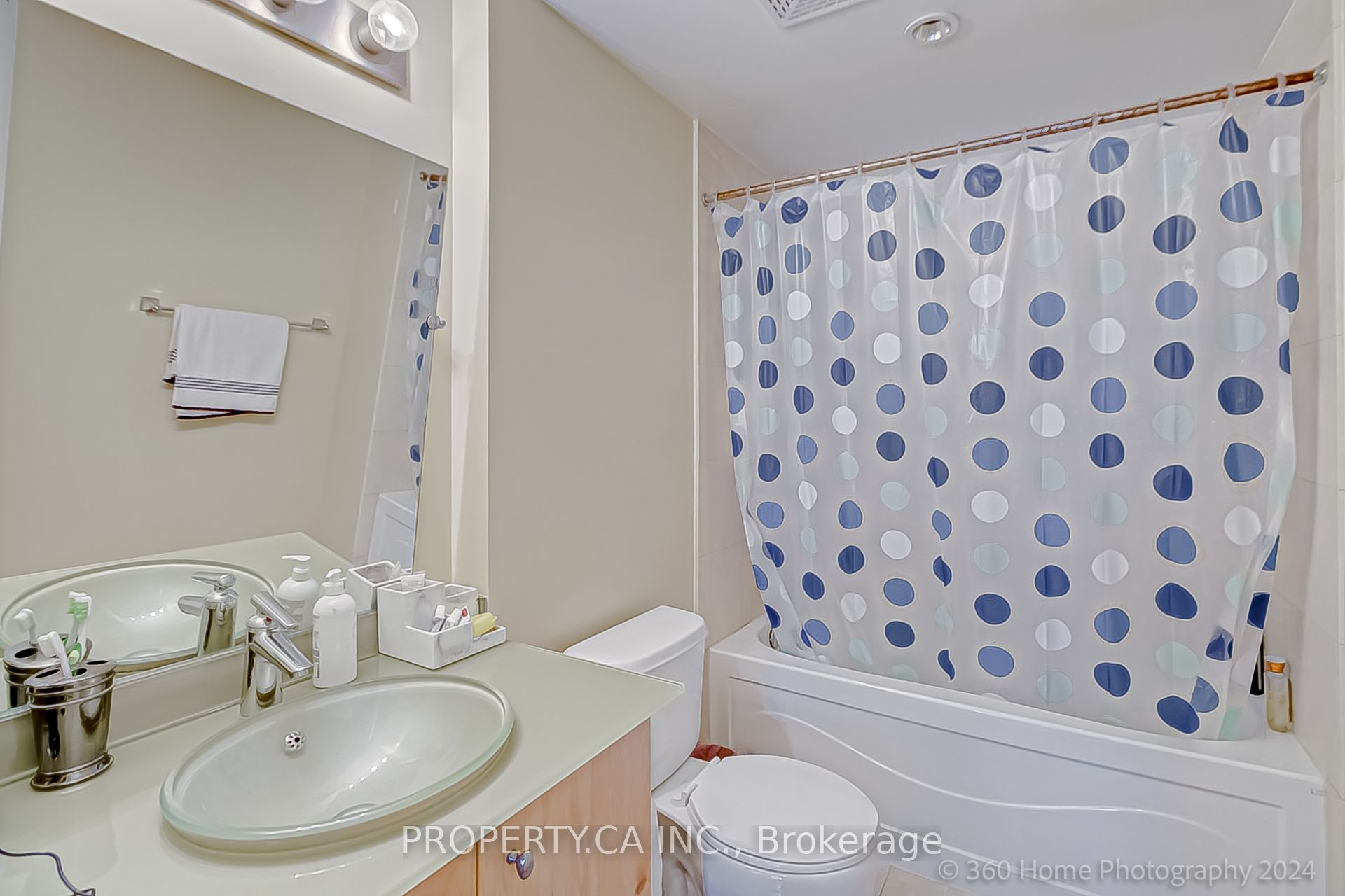 8 Scollard Street 702 Property Photo 6