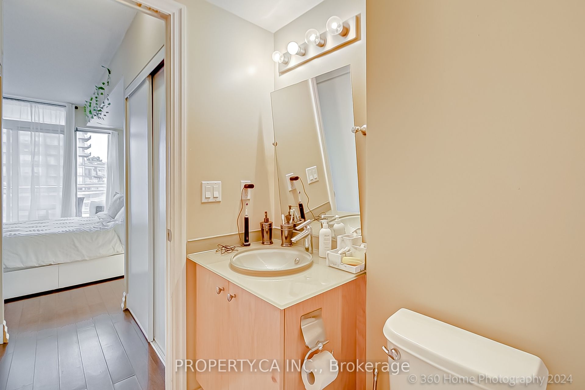 8 Scollard Street 702 Property Photo 7