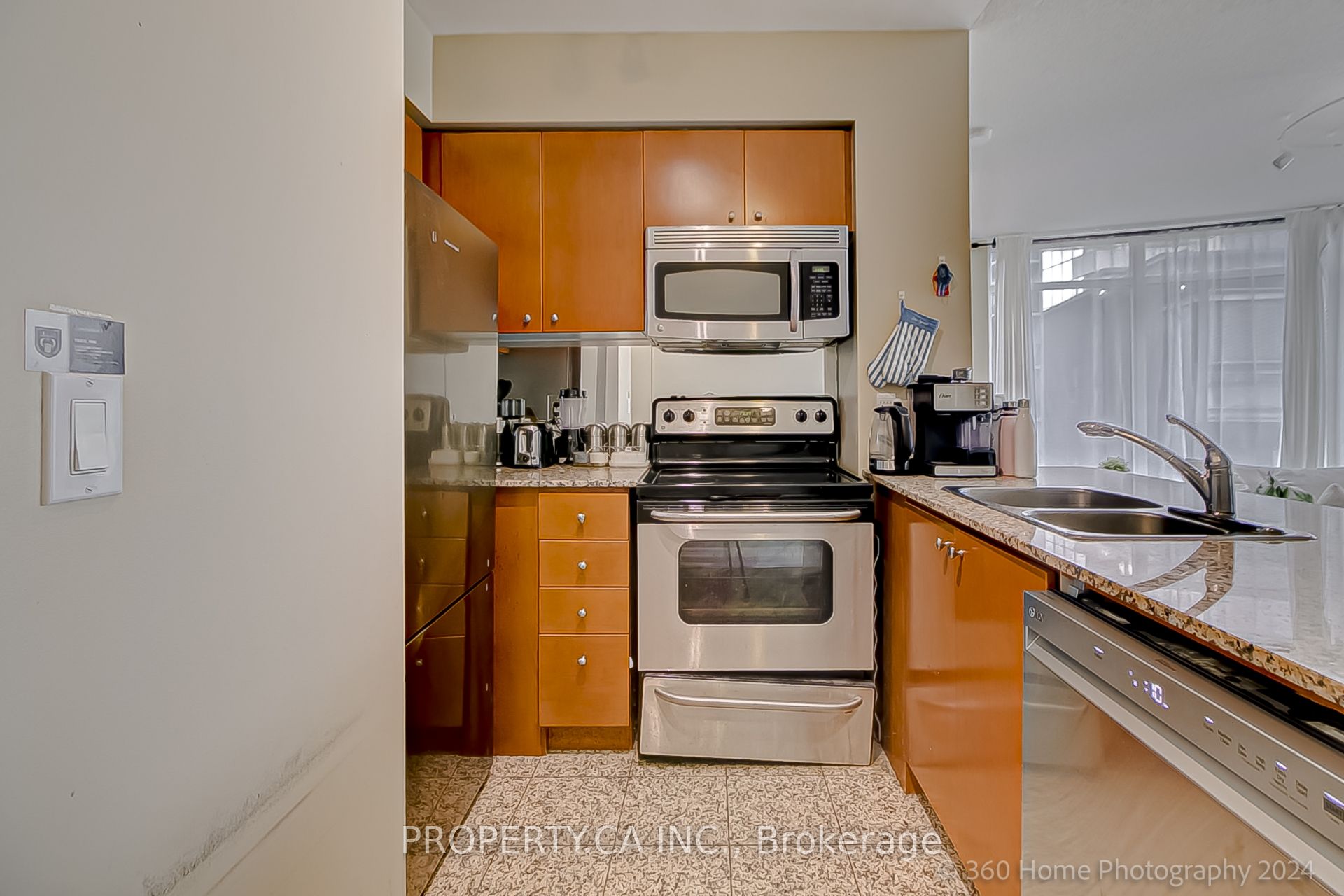 8 Scollard Street 702 Property Photo 9