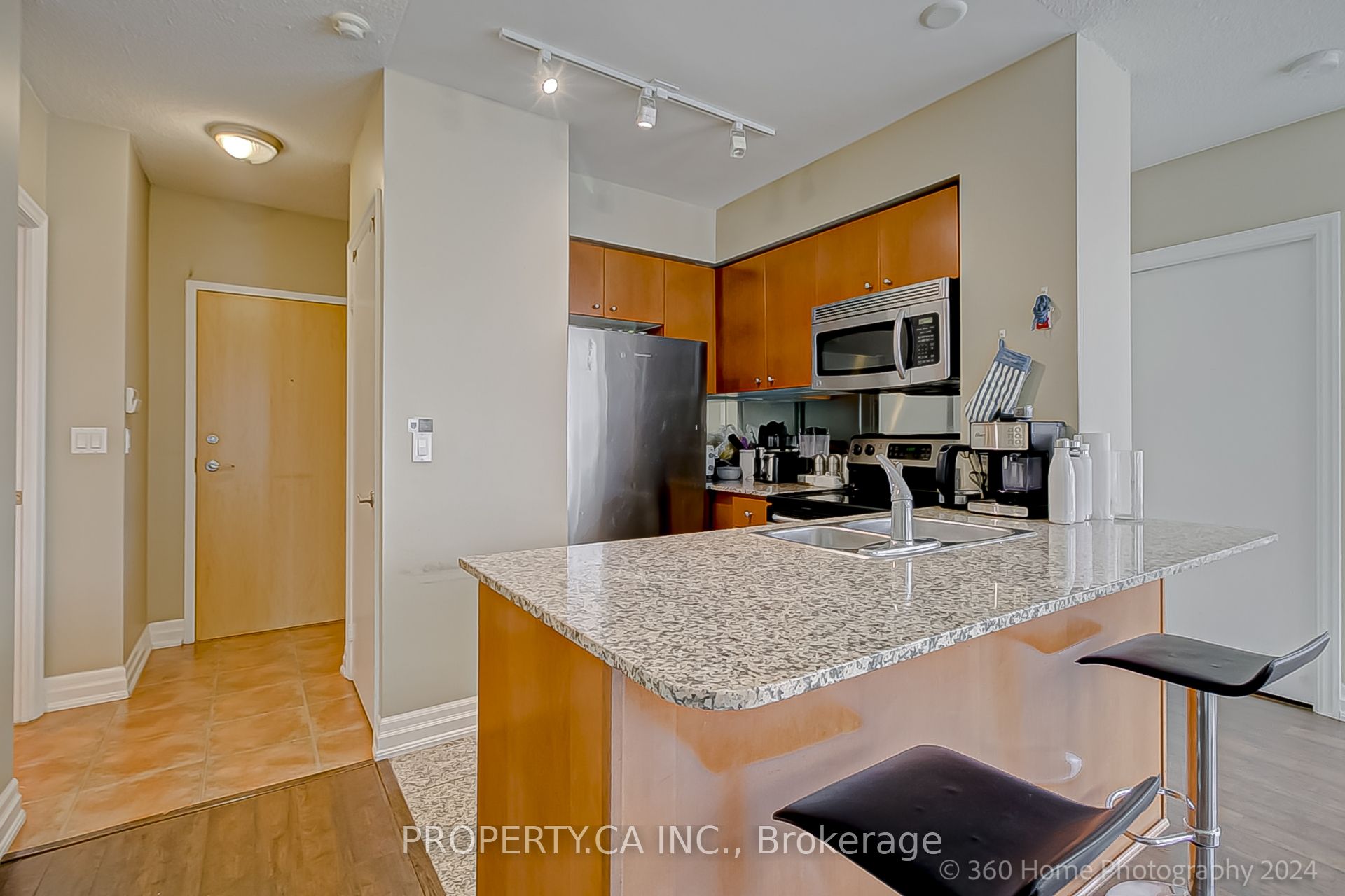 8 Scollard Street 702 Property Photo 10