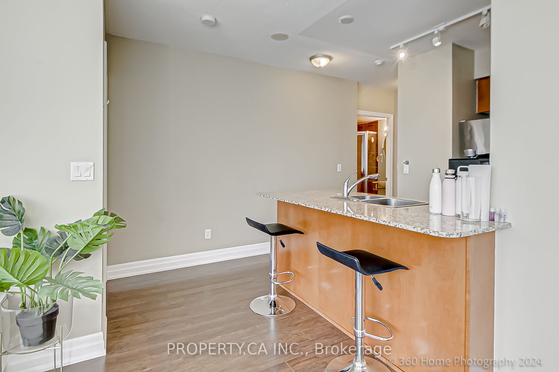 8 Scollard Street 702 Property Photo 13