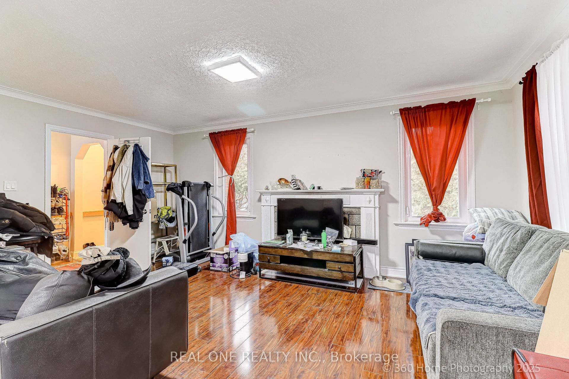 212 Cummer Avenue Property Photo 5