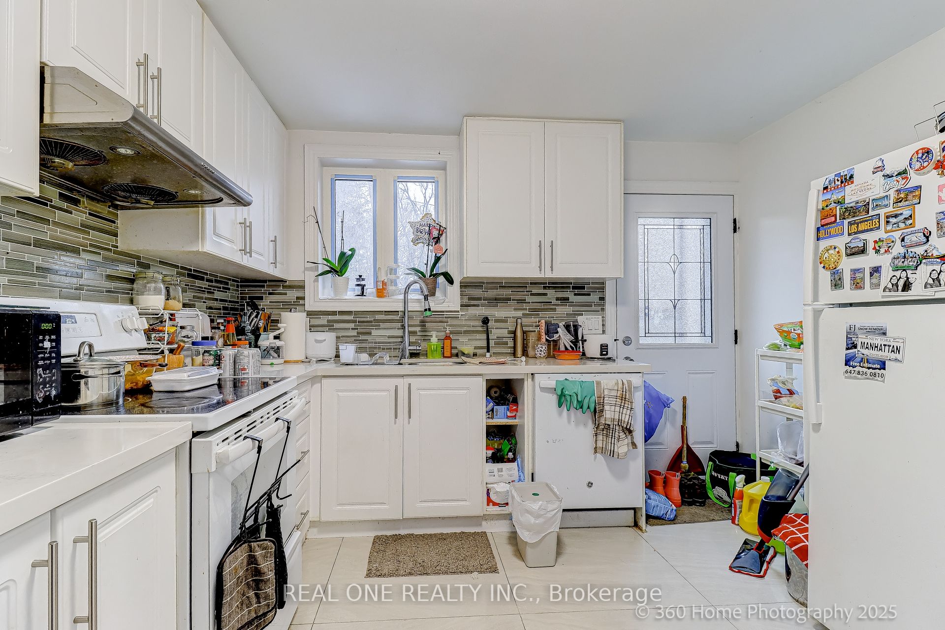 212 Cummer Avenue Property Photo 8