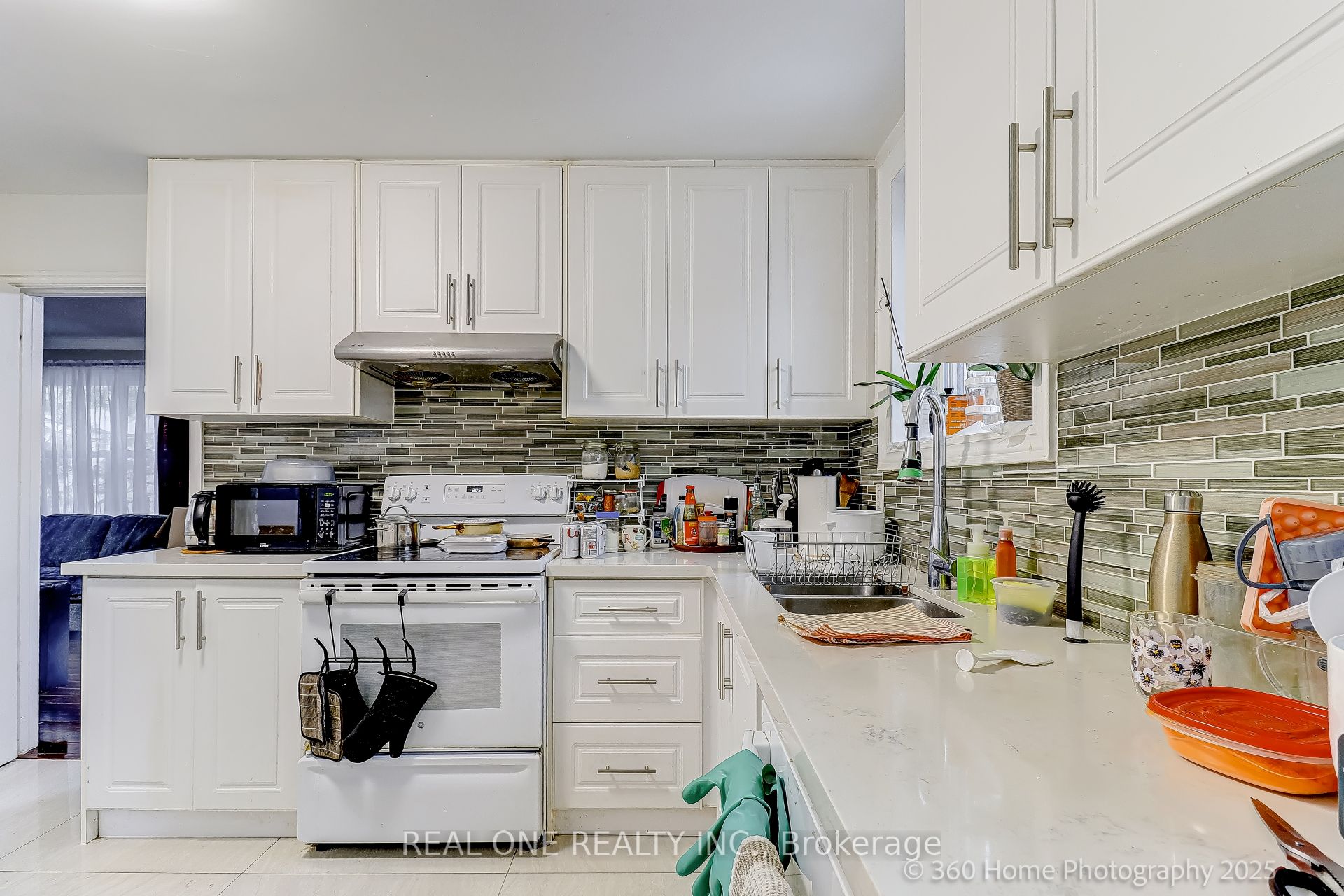 212 Cummer Avenue Property Photo 9