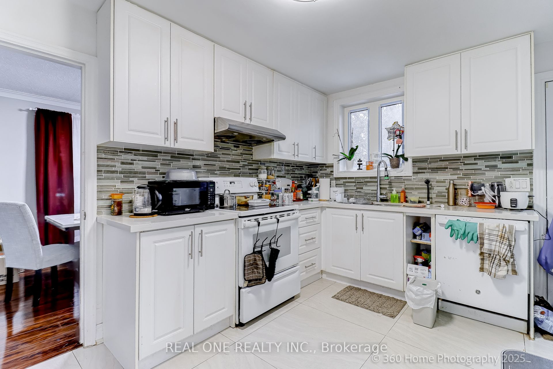 212 Cummer Avenue Property Photo 10