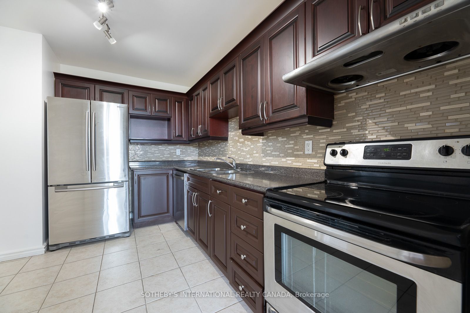60 Pavane Link Way 706 Property Photo 2