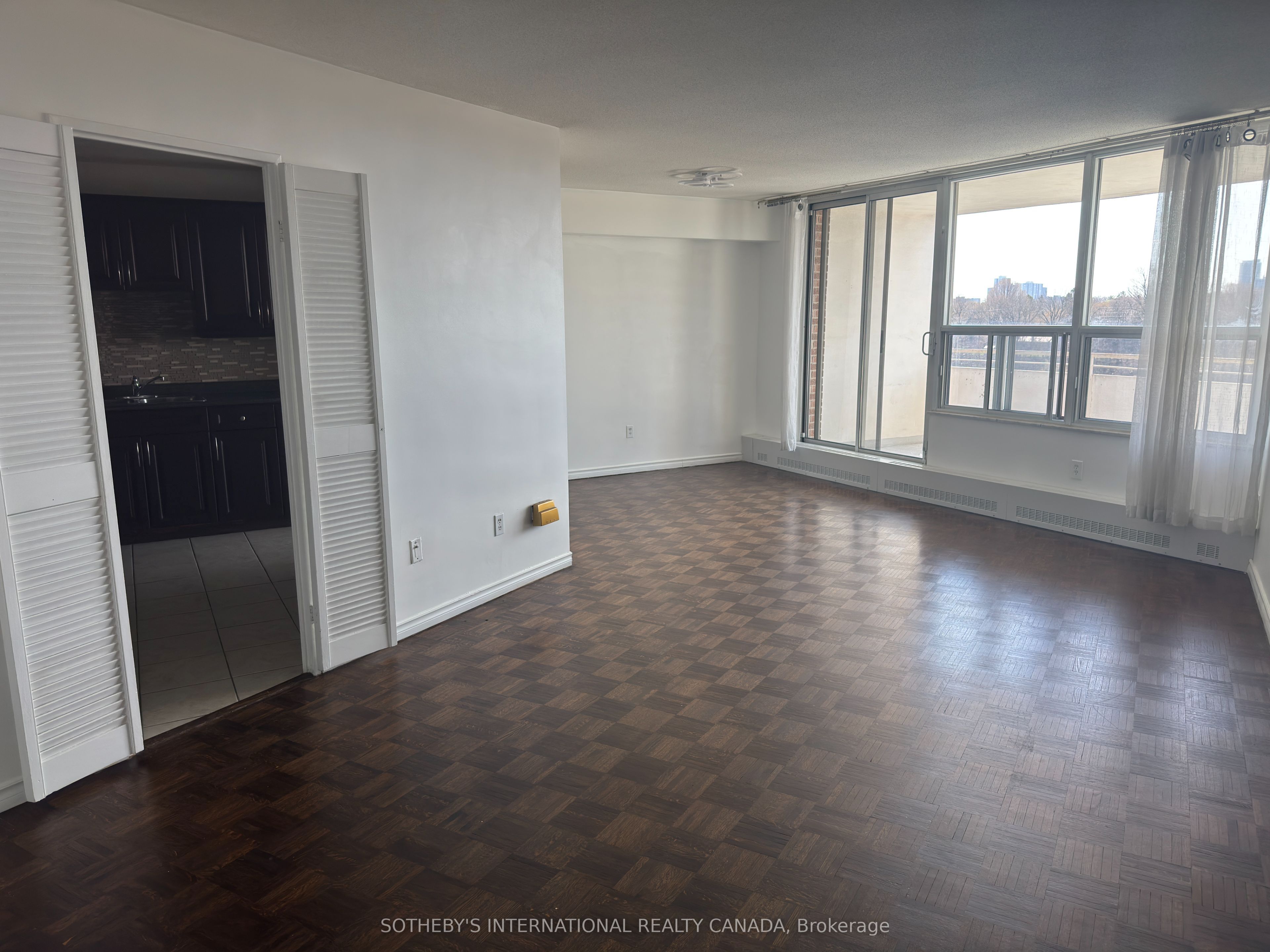 60 Pavane Link Way 706 Property Photo 5