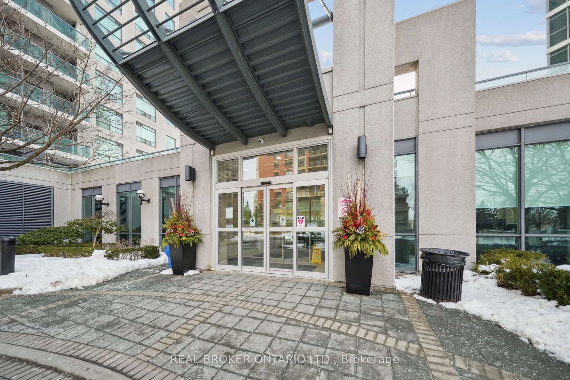 28 Harrison Garden Boulevard 808