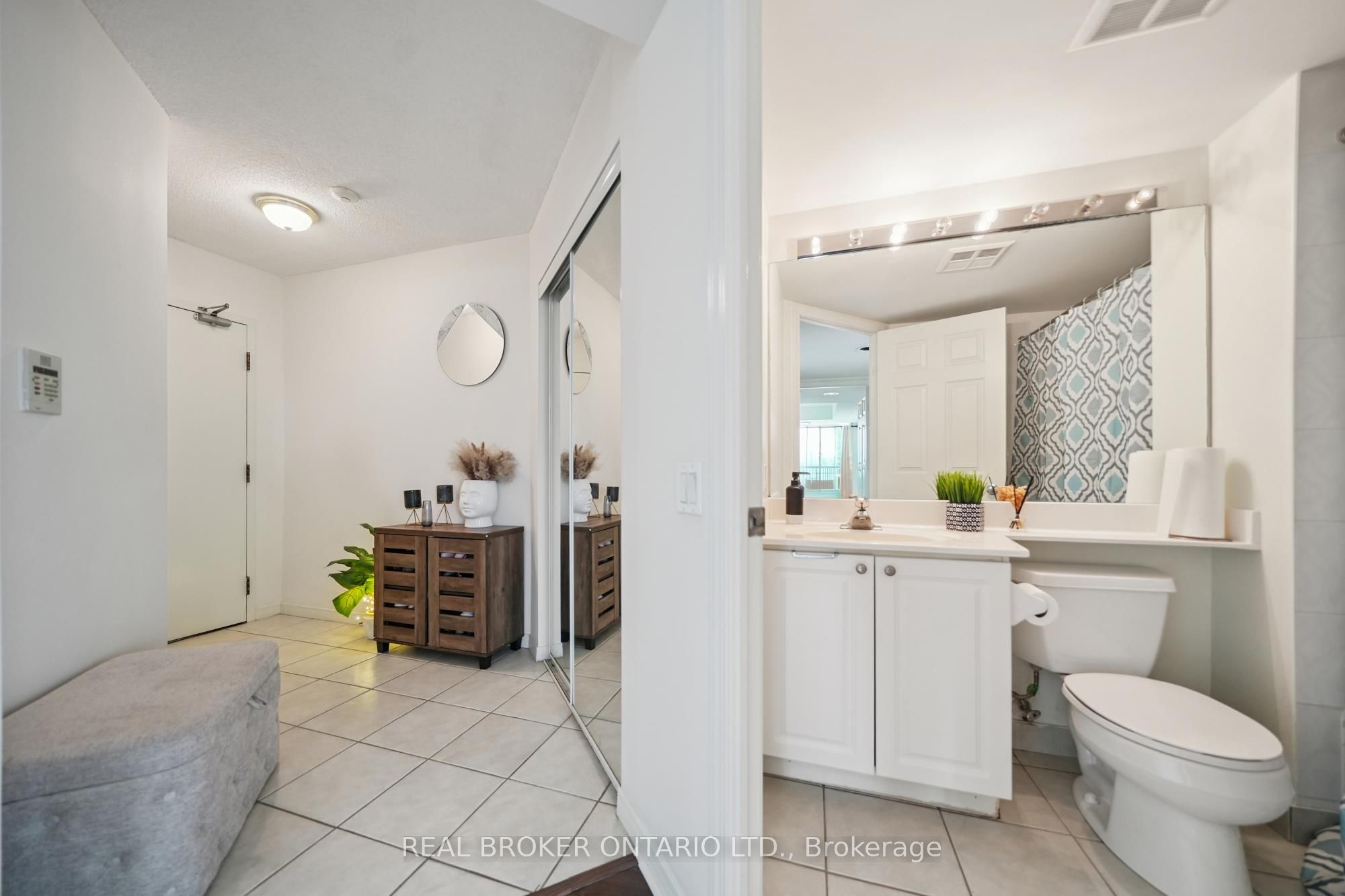 28 Harrison Garden Boulevard 808 Property Photo 7