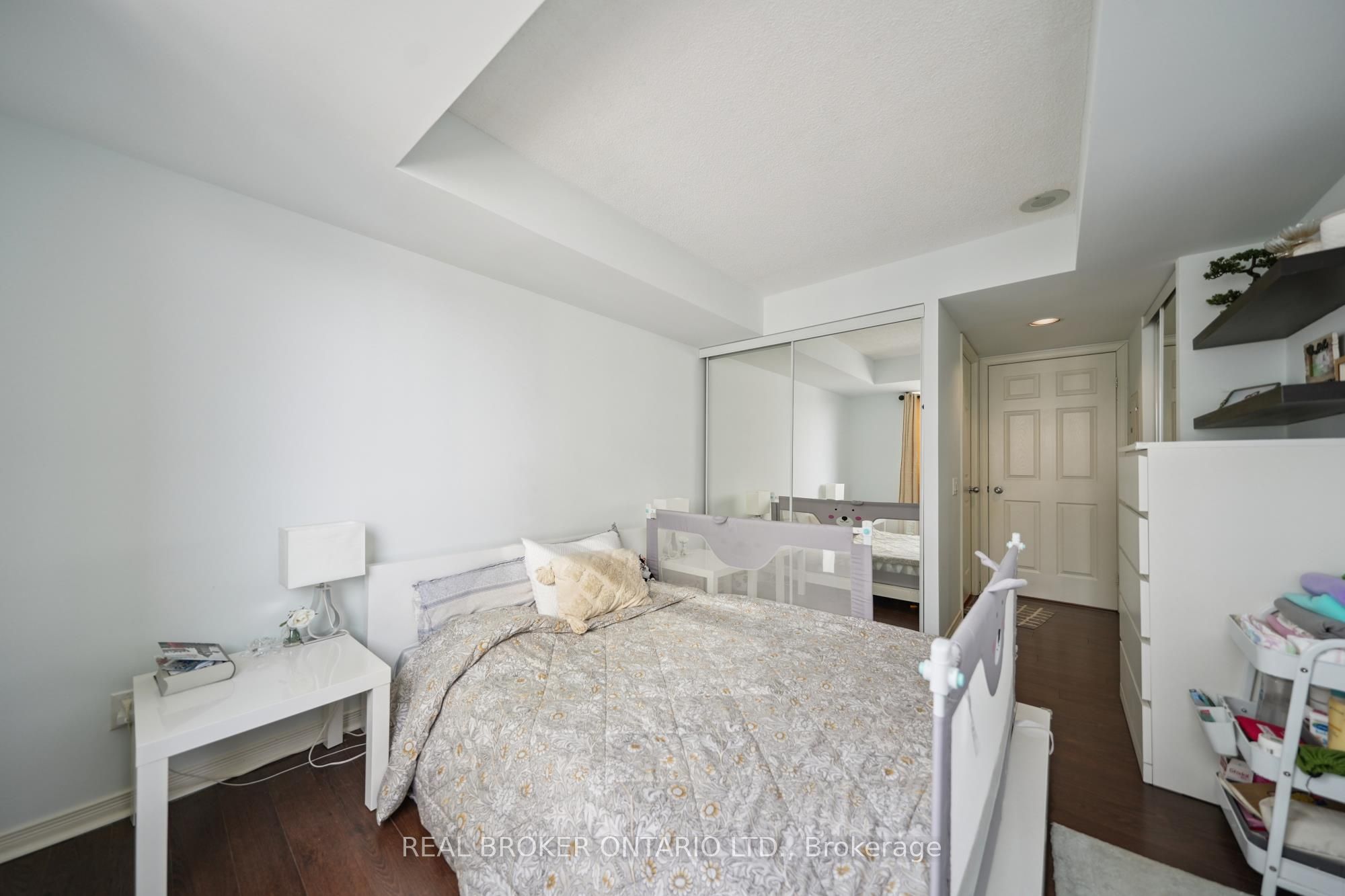 28 Harrison Garden Boulevard 808 Property Photo 15