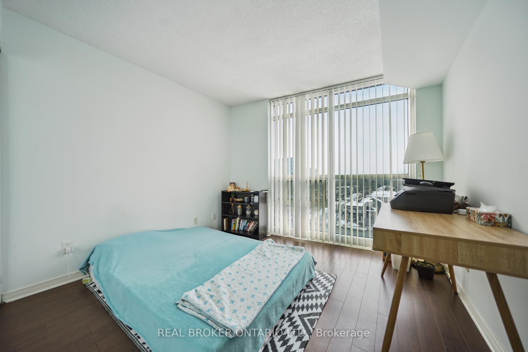 28 Harrison Garden Boulevard 808 Property Photo 17