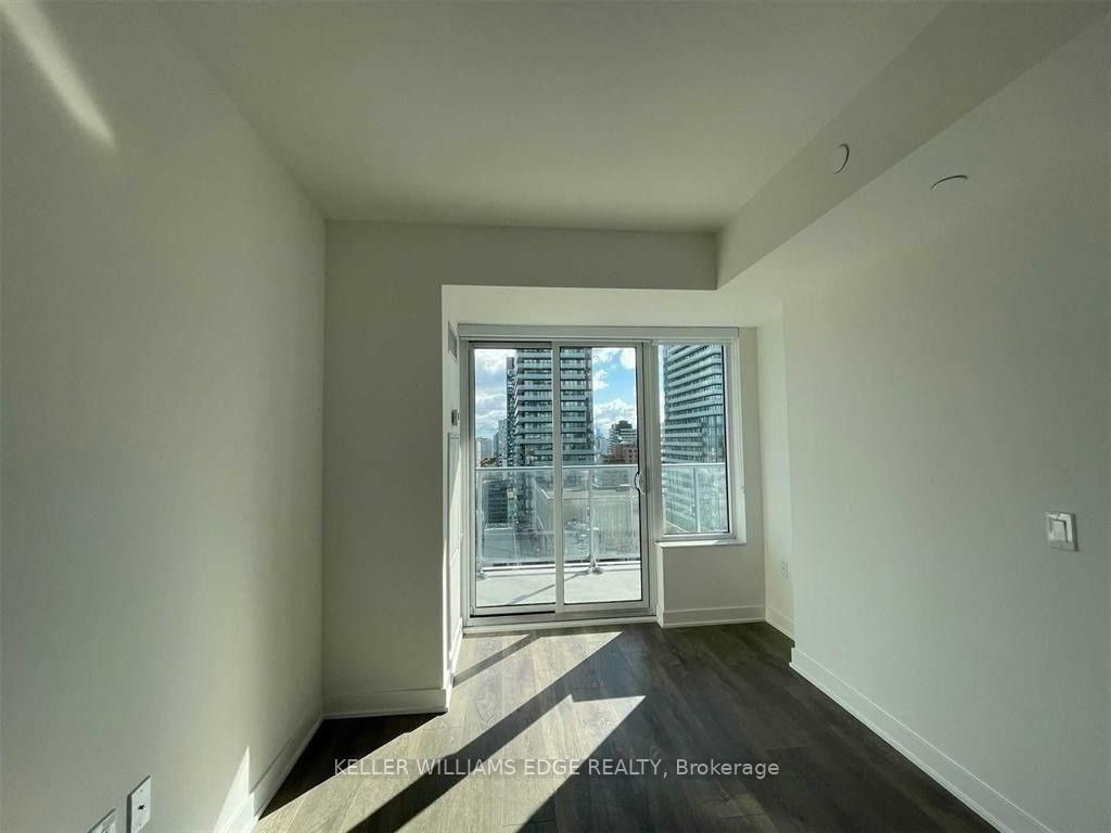 195 Redpath Avenue 1206 Property Photo 4