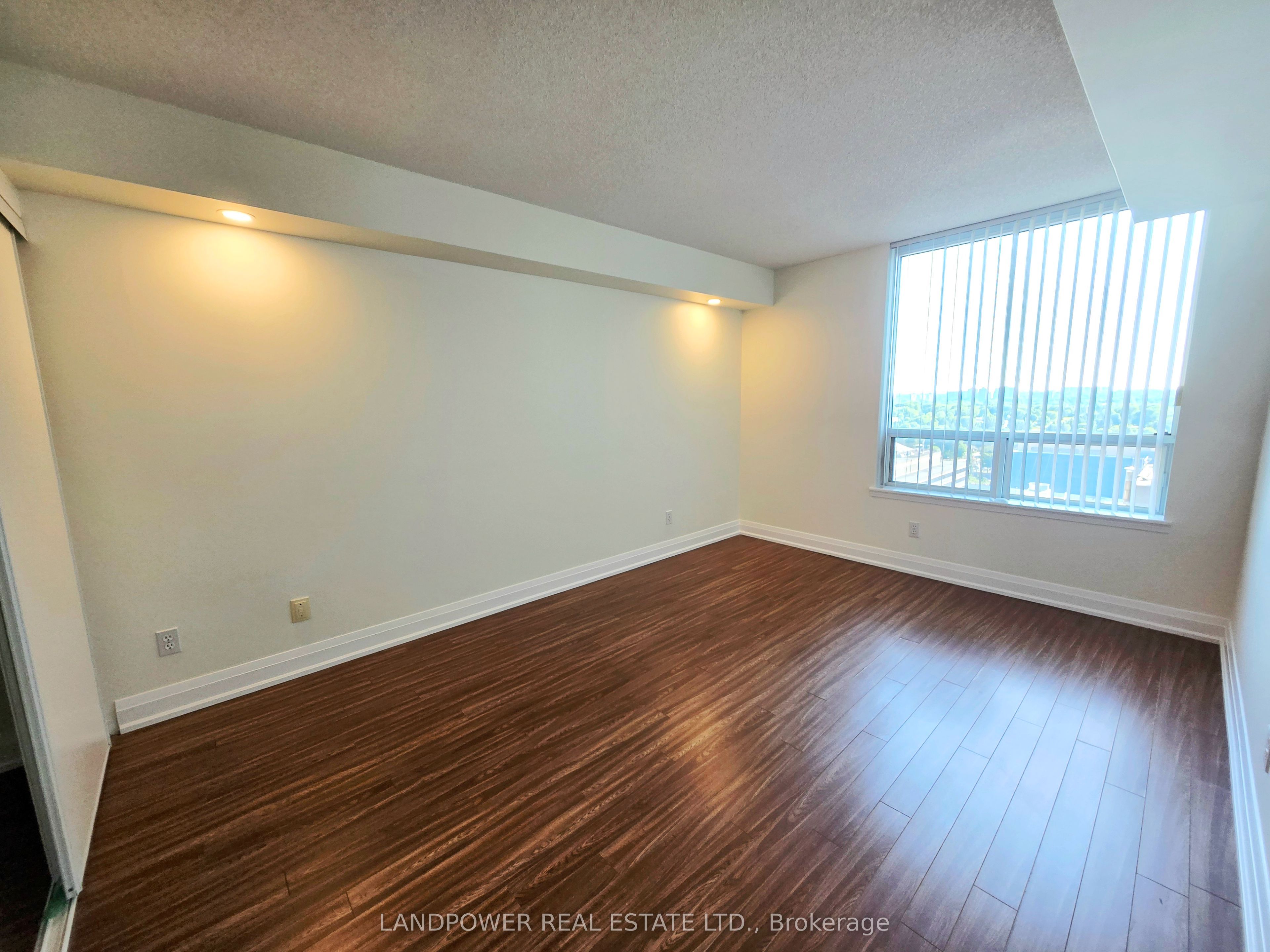 18 Hillcrest Avenue 2110 Property Photo 2