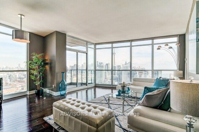219 Fort York Boulevard Lph 3702 Property Photo 2