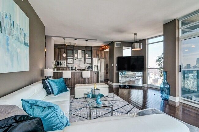 219 Fort York Boulevard Lph 3702 Property Photo 3
