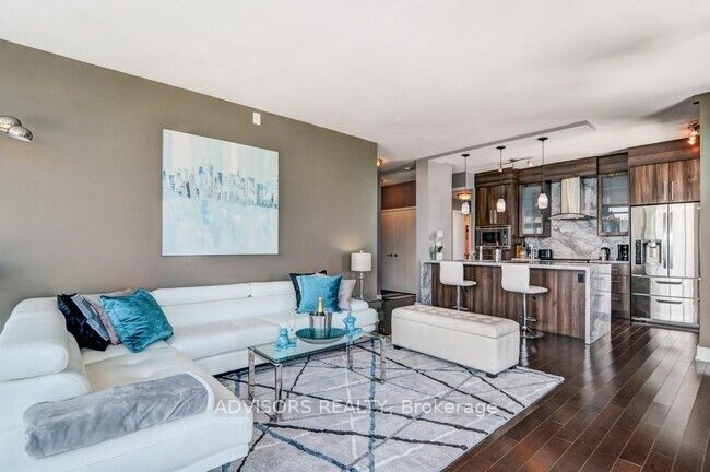 219 Fort York Boulevard Lph 3702 Property Photo 4